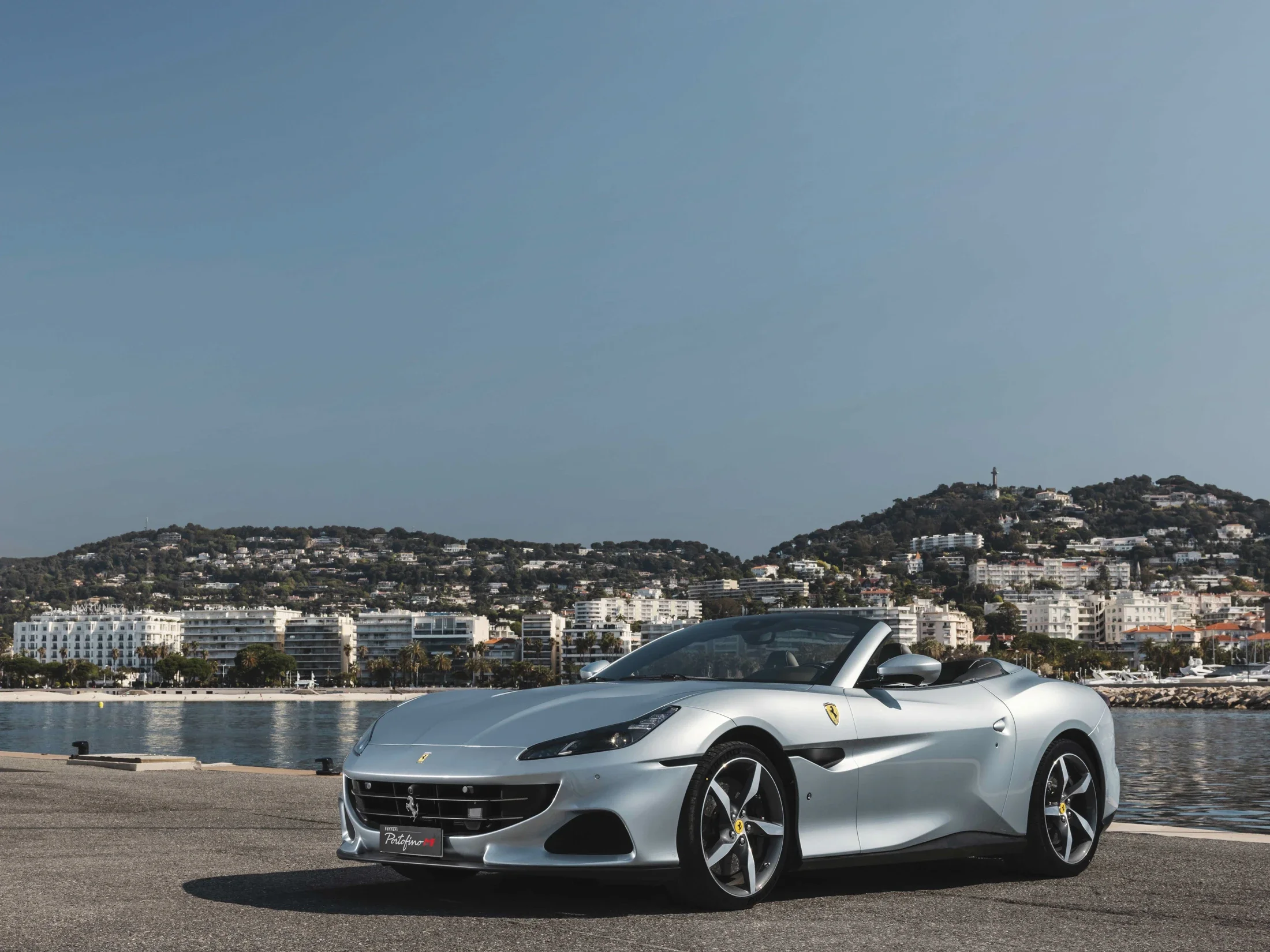 photographe automobile bourg en bresse – image communication Ferrari Portofino M port de Cannes