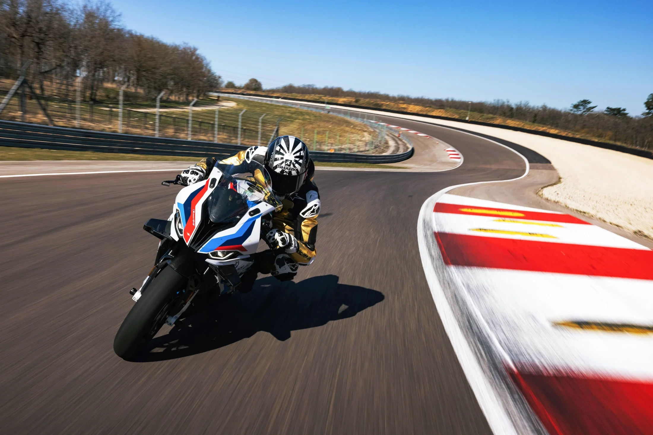 photographe automobile bourg en bresse – essai presse BMW Motorrad circuit Dijon Prenois S1000RR
