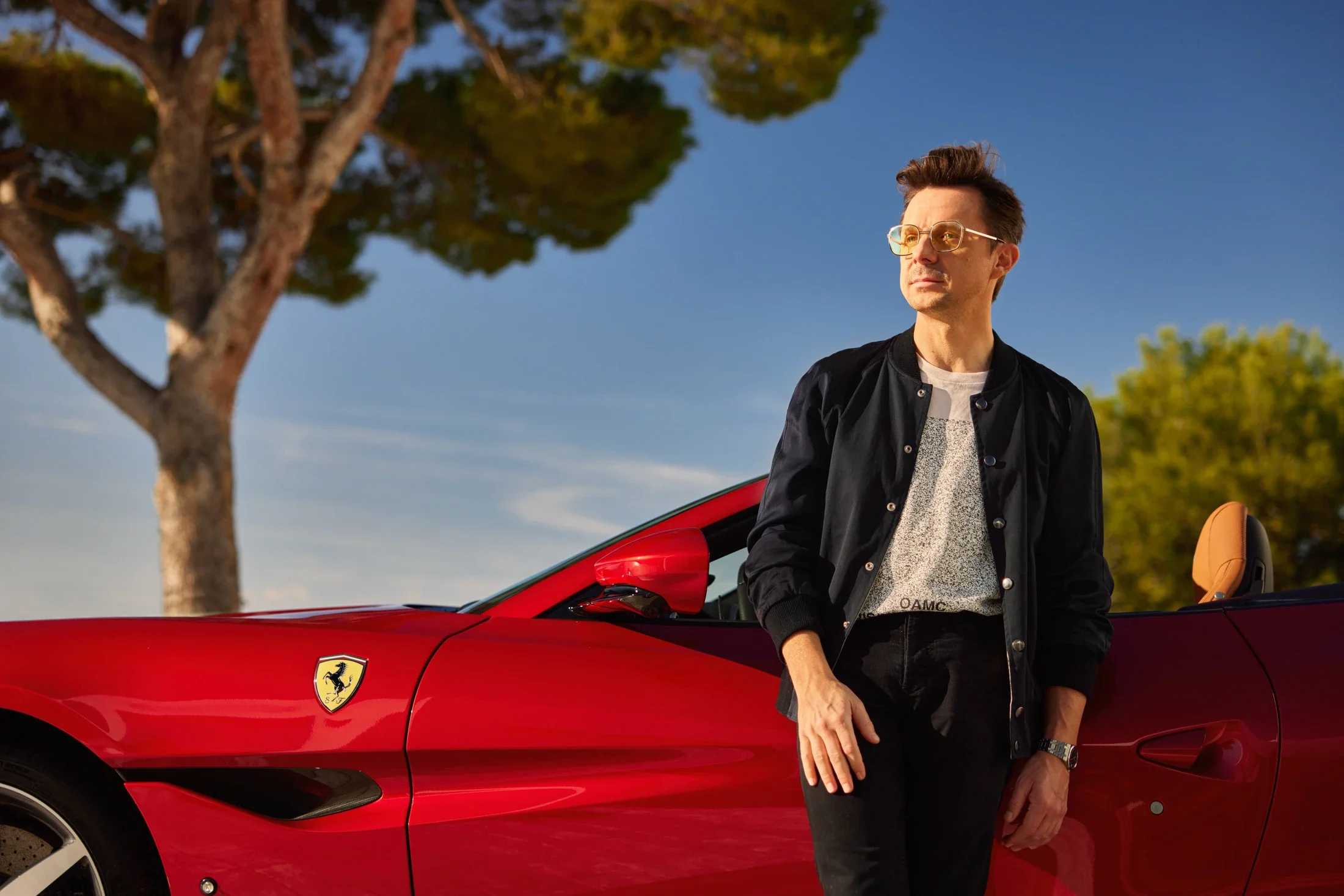 photographe automobile bourg en bresse – Statique Ferrari Monza Portofino M Martin Solveig portrait avec voiture
