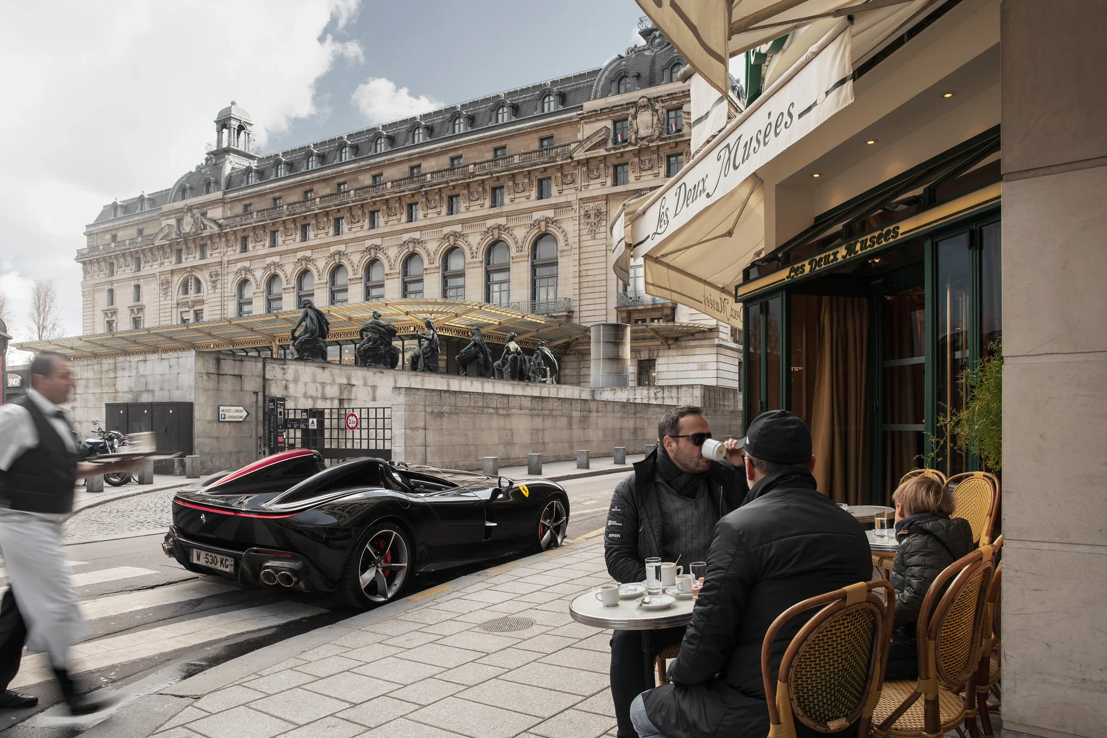 photographe bourg en bresse, Ain, Rhone Alpes, France - portfolio, Ferrari Monza SP2 au bord d'une terrasse d'un café Parisien