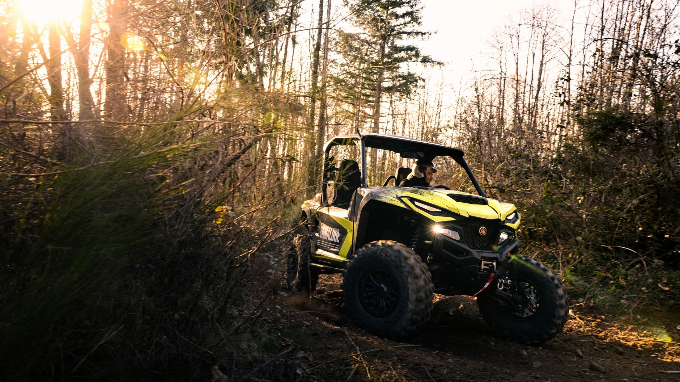 photographe automobile bourg en bresse – image communication Yamaha Off Road Experience Beaujolais buggy jaune soleil