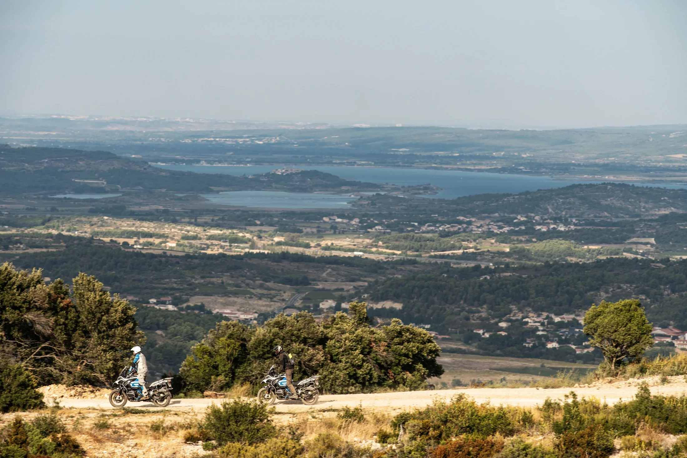 image communication BMW motorrad GS Trophy sud de la France chemin mer