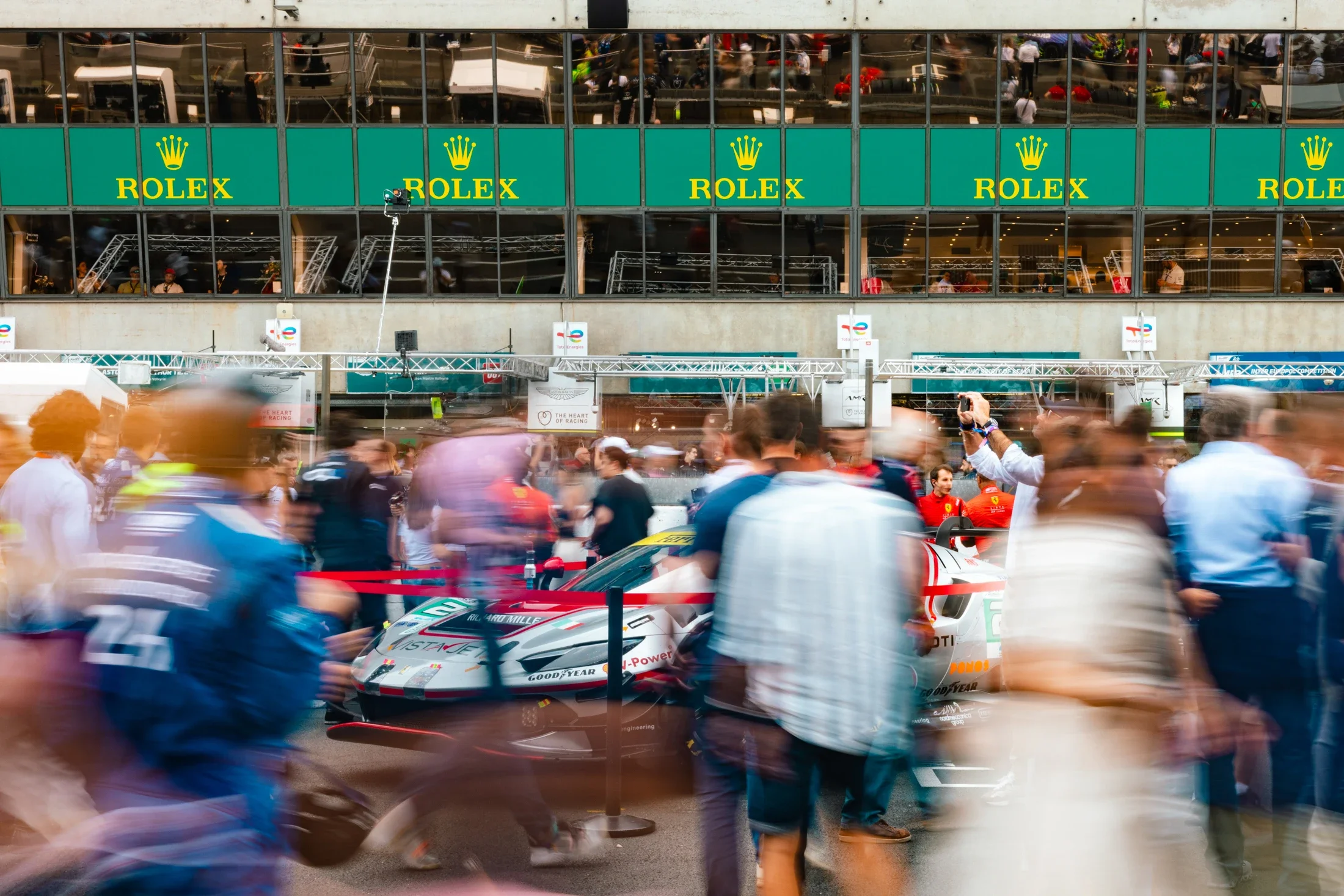 photographe automobile bourg en bresse – Ferrari 24H du Mans grid walk