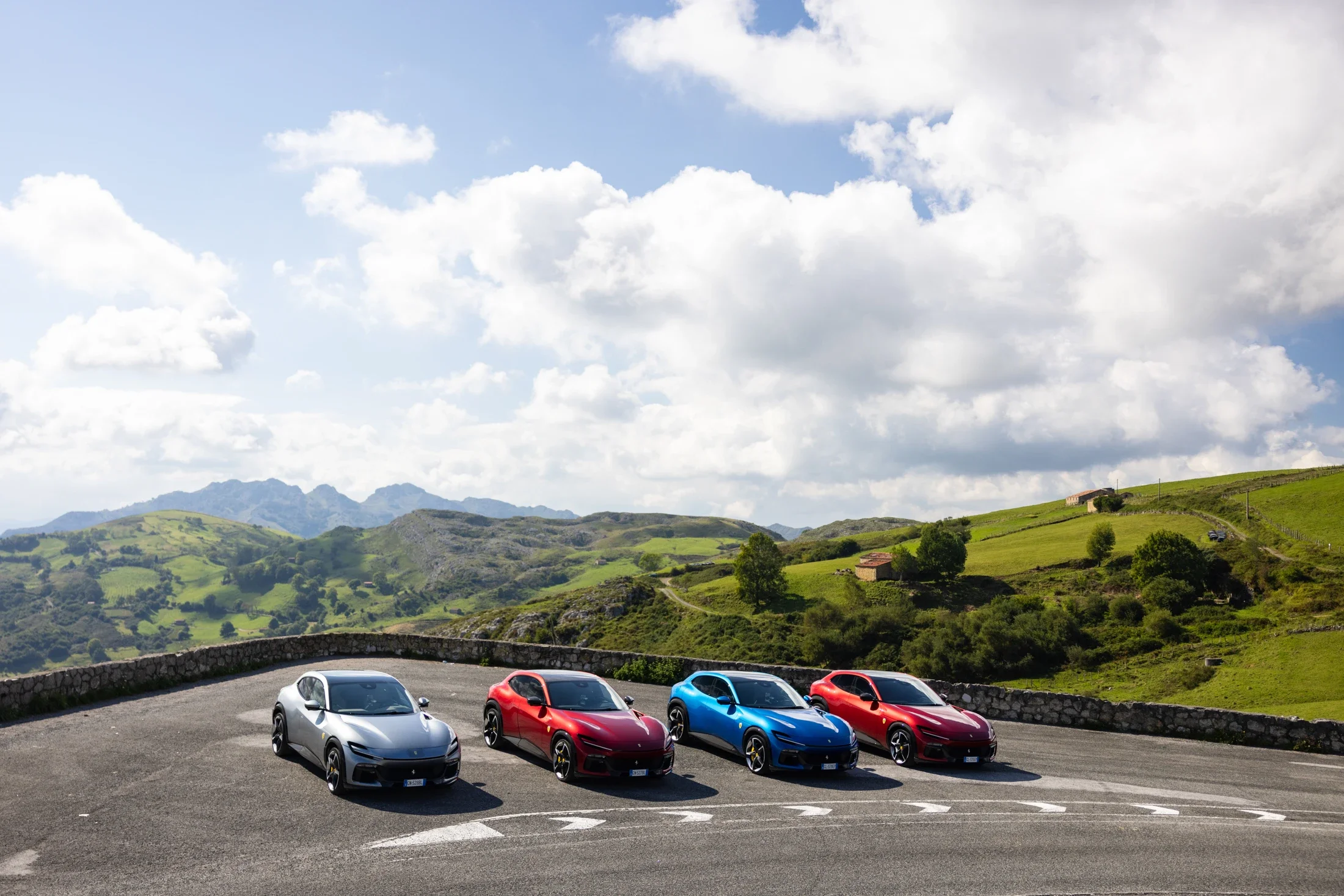 photographe automobile bourg en bresse – Ferrari European road tour Purosangue quatre voitures presse Espagne pays basque montagne