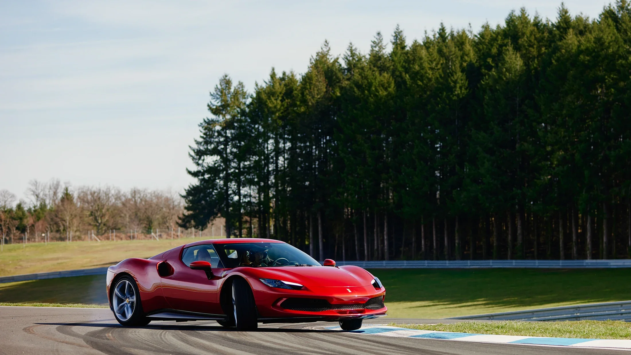 photographe automobile bourg en bresse – Ferrari West Europe réseaux sociaux communication Ferrari 296 GTB circuit Mas du Clos glisse drift
