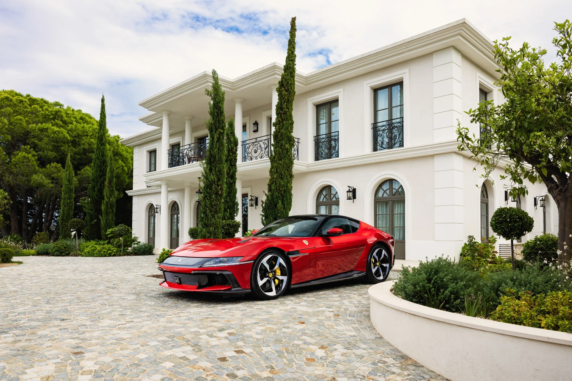 photographe automobile bourg en bresse – ferrari 12 cilindri shooting statique extérieur Villa luxe Cannes 