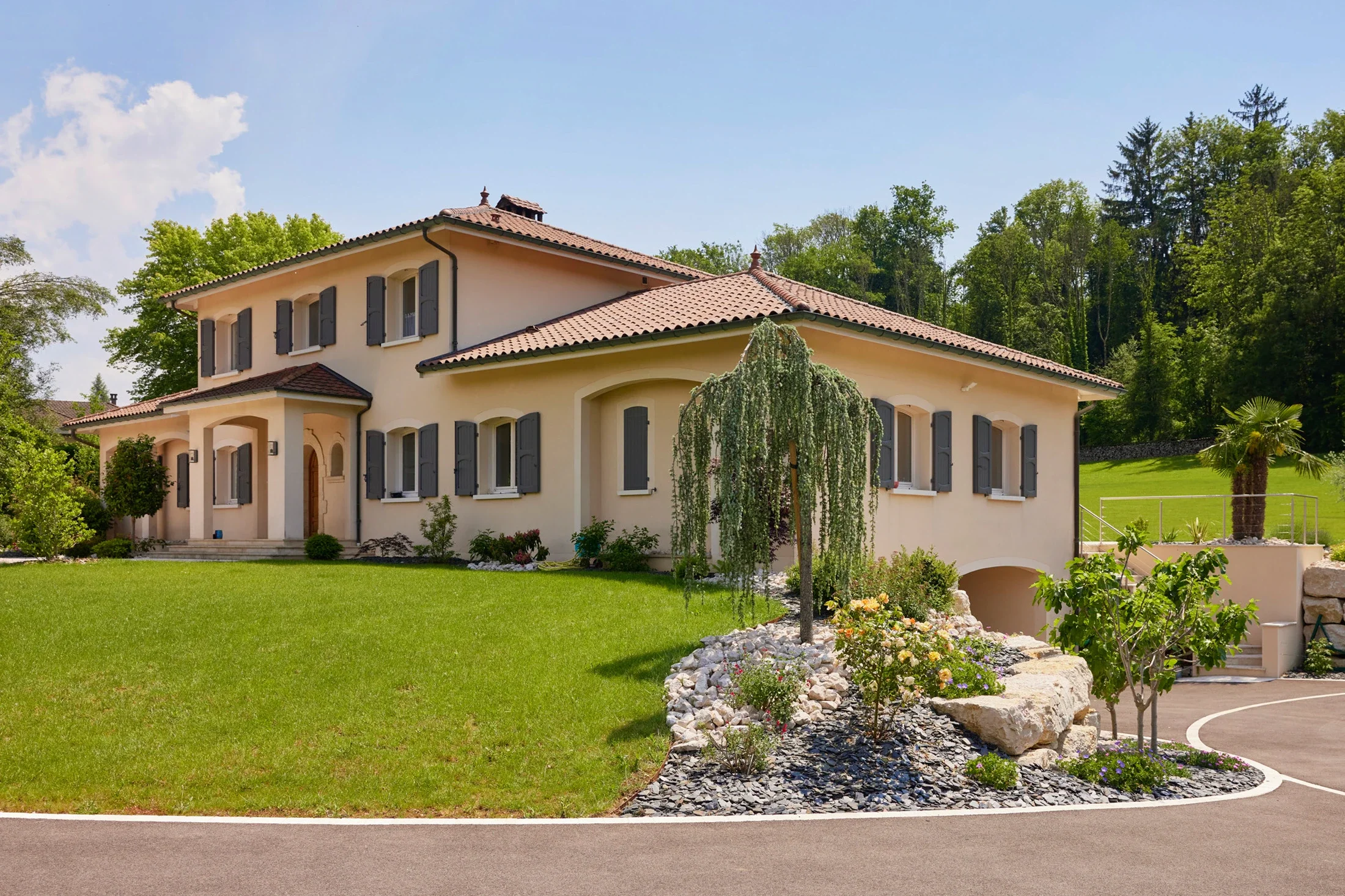 photographe immobilier bourg en bresse – Villa avec piscine et architecture paysagère