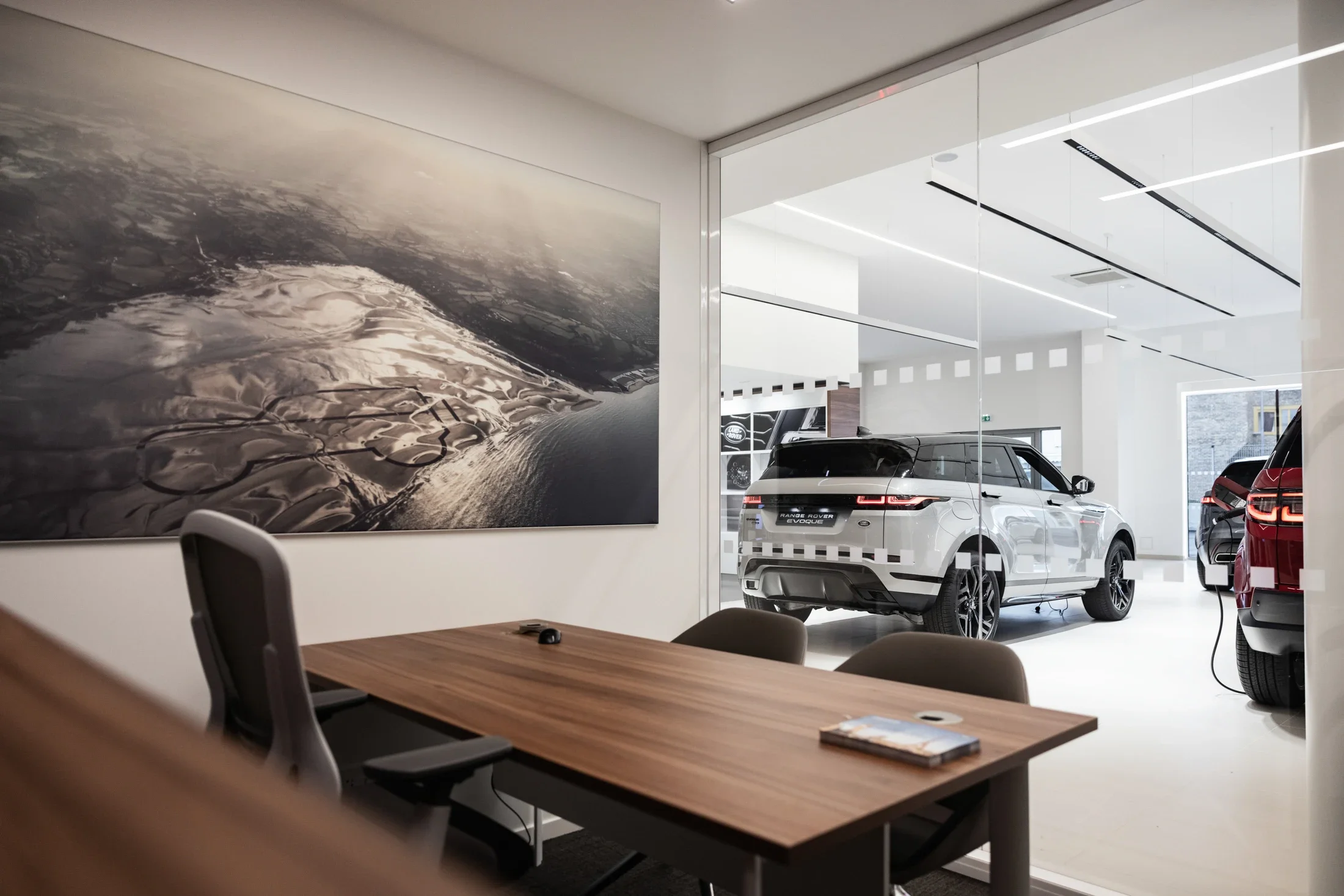 photographe corporate bourg en bresse – Reportage concession Land Rover Macon Nord Automobiles, bureau