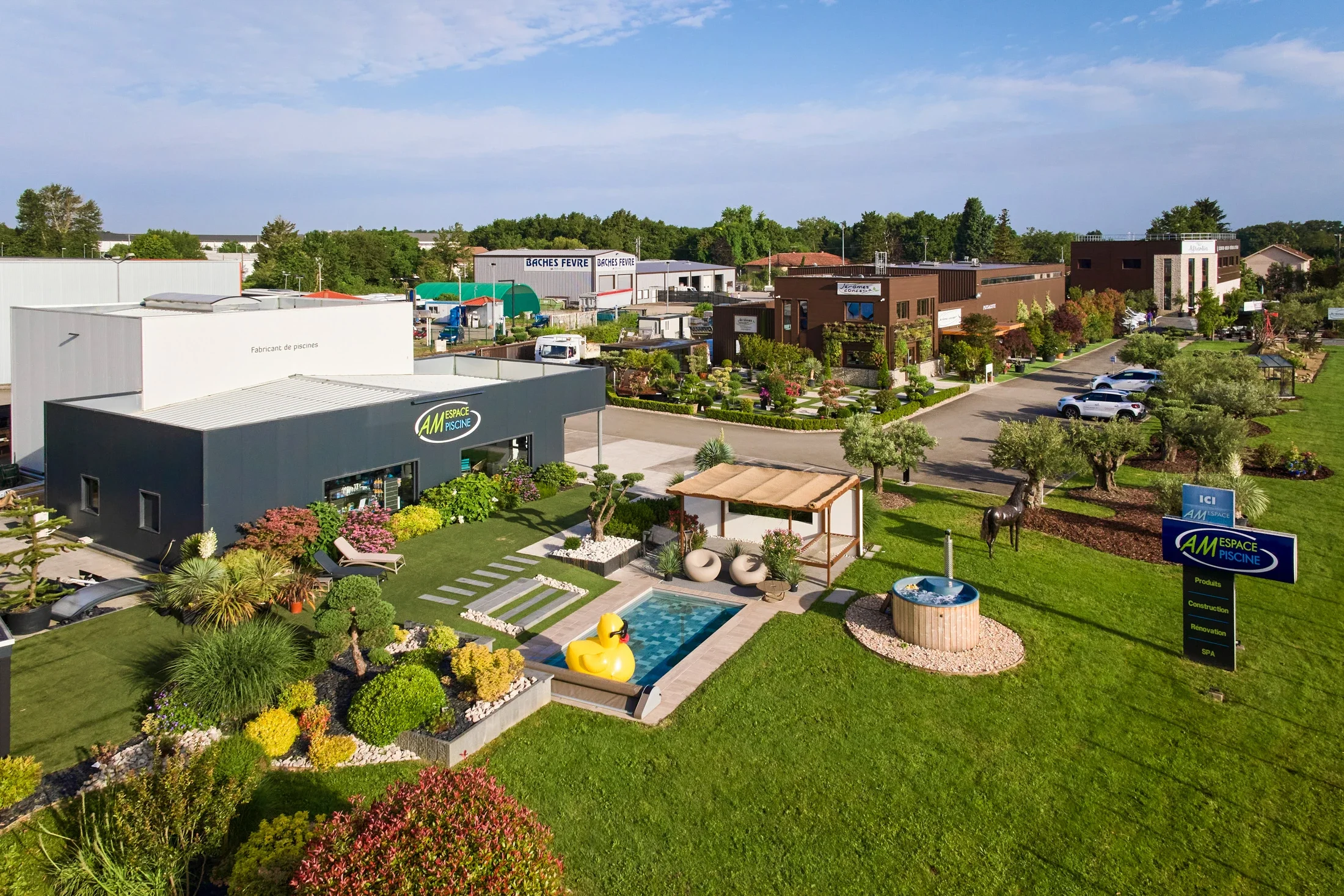 photographe corporate bourg en bresse – Reportage locaux Jéromes Concept et AMP Piscine à Attignat, prise de vue aérienne