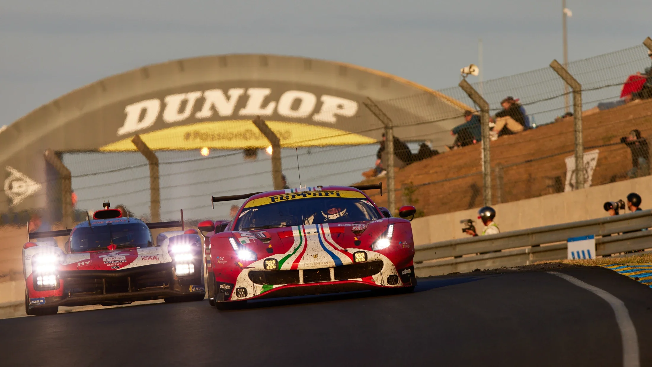 photographe automobile bourg en bresse – Reportage Team Ferrari AF CORSE 21 WEC circuit 24H du Mans Arche Dunlop