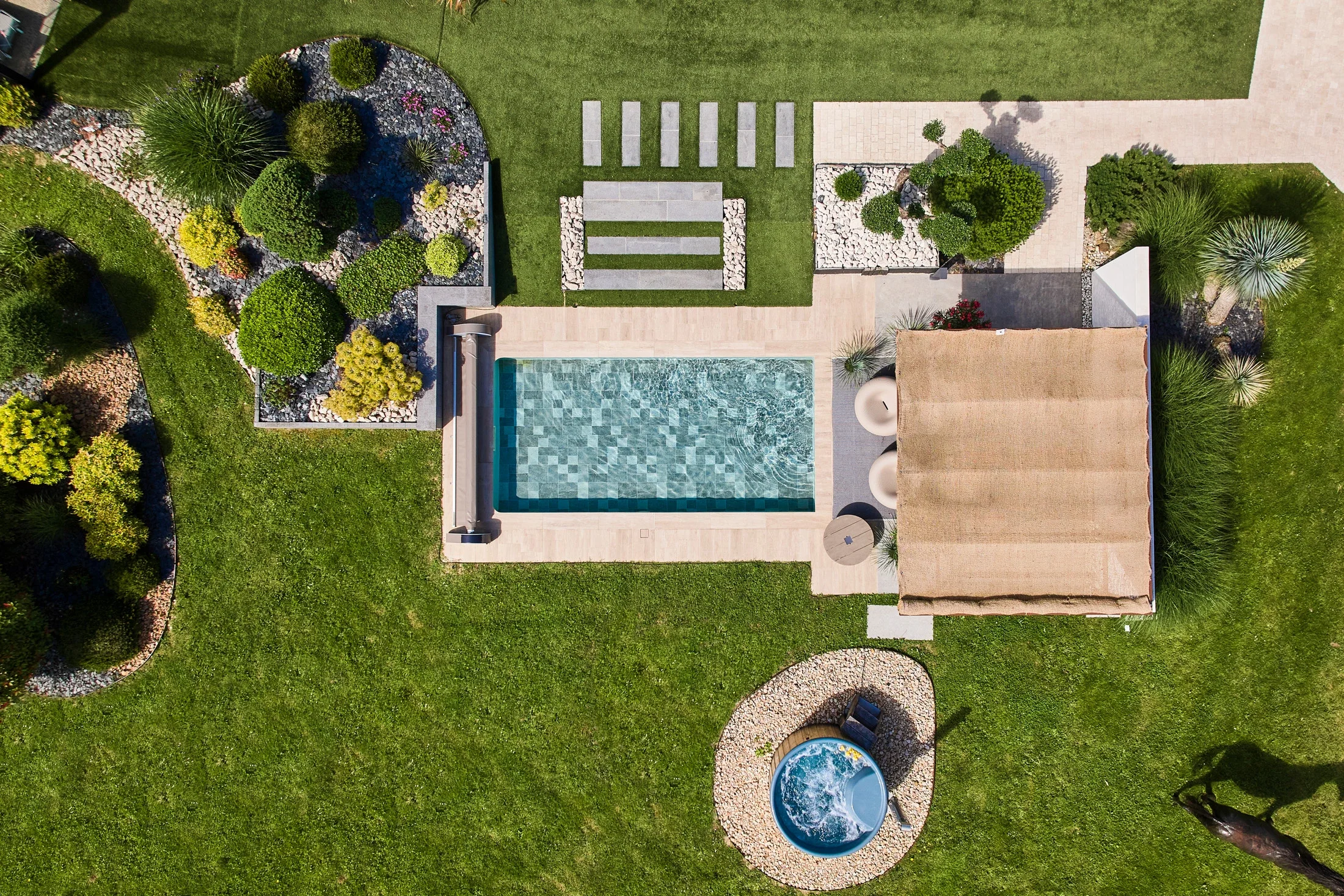 photographe bourg en bresse, Ain, Rhone Alpes, France - portfolio, photo aérienne par drone, Jéromes Concept et AMP Piscine à Attignat