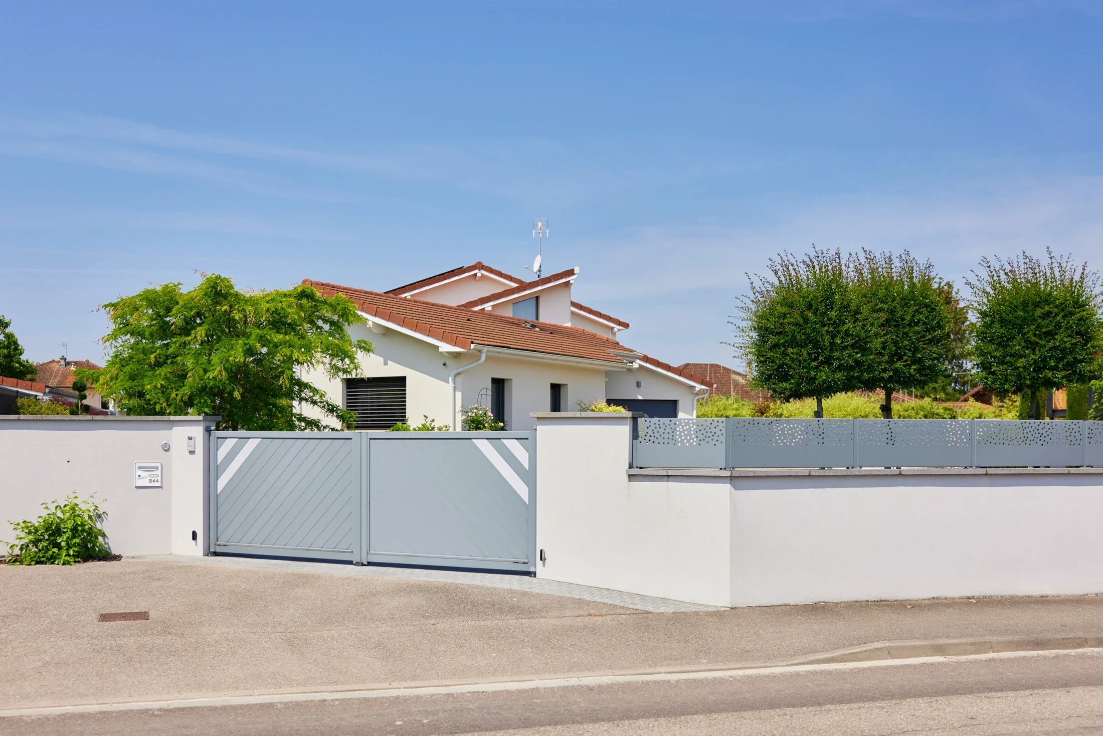 photographe immobilier bourg en bresse – Maison avec architecture paysagère à Viriat