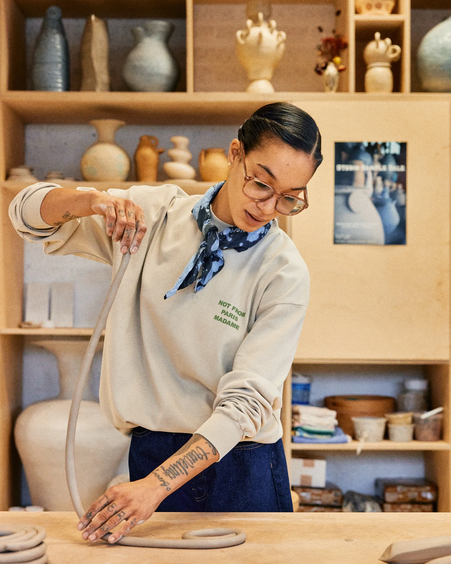 photographe corporate bourg en bresse – Mise en scène artiste céramique Yuro Moniz à Rotterdam