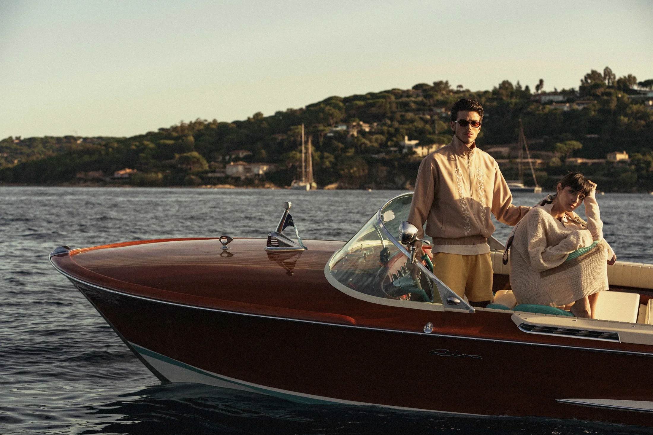 photographe e-commerce bourg en bresse – shooting campagne Drôle de Monsieur à Saint Tropez