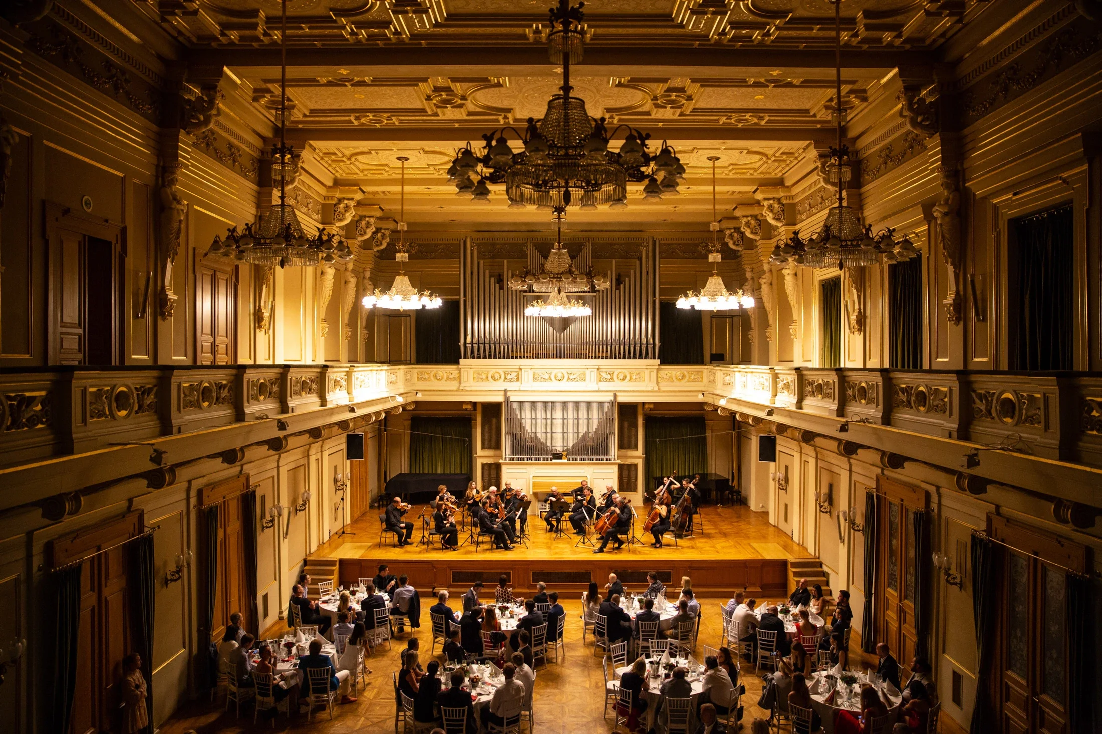 photographe évènementiel bourg en bresse – Reportage évènement Ferrari, Diner Passione Ferrari à Brno en République Tchèque