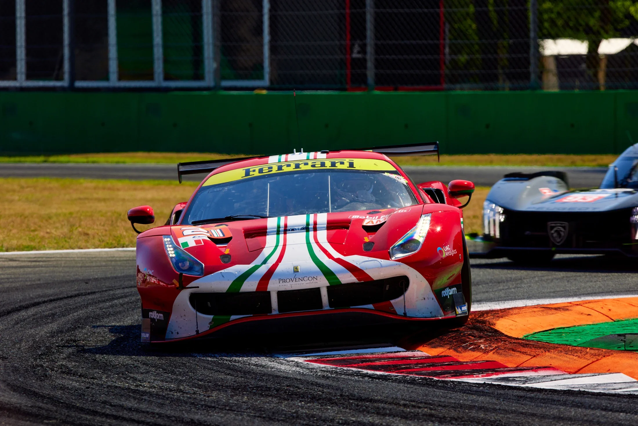photographe automobile bourg en bresse – Reportage Team Ferrari AF CORSE 21 WEC circuit Monza Italie vibreur