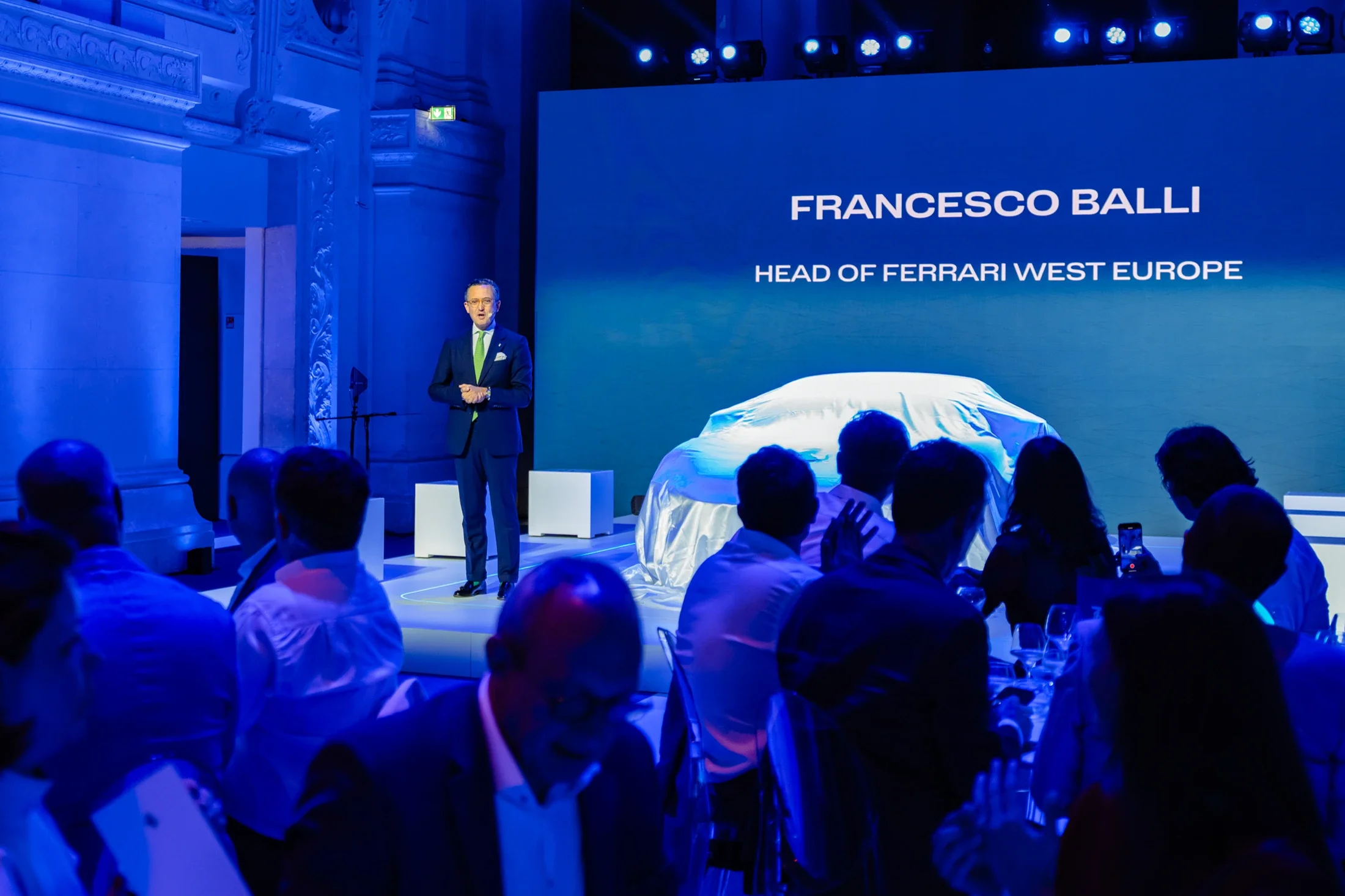 photographe évènementiel bourg en bresse – Reportage évènement lancement Ferrari Amalfi au Louvre à Paris, présentation par Francesco Bali