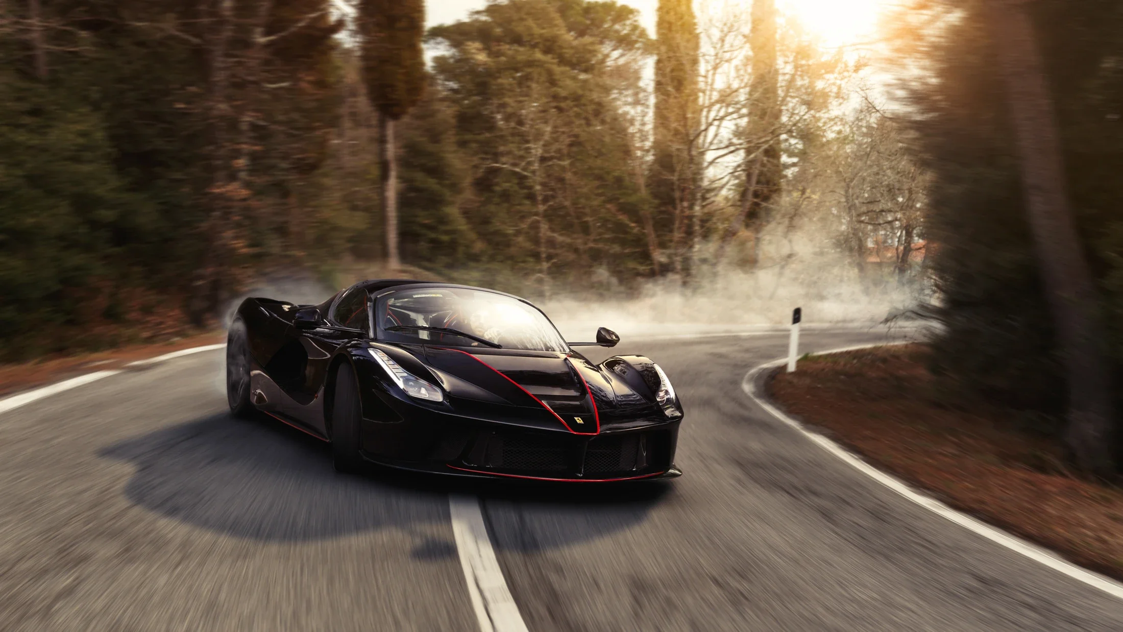 photographe automobile bourg en bresse – particulier Ferrari LaFerrari drift route pittoresque Toscane Italie