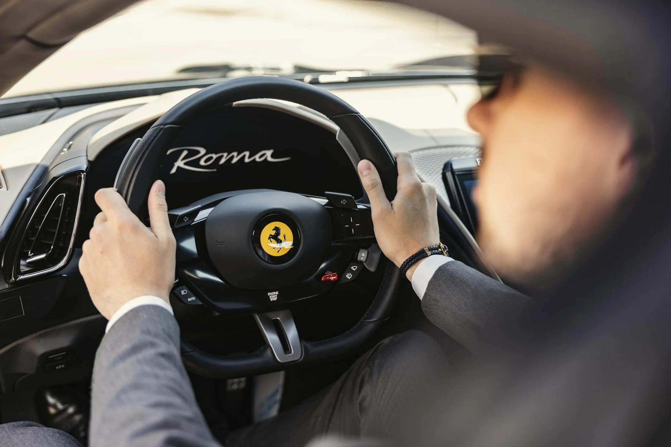 photographe automobile bourg en bresse – image communication Ferrari Roma lifestyle