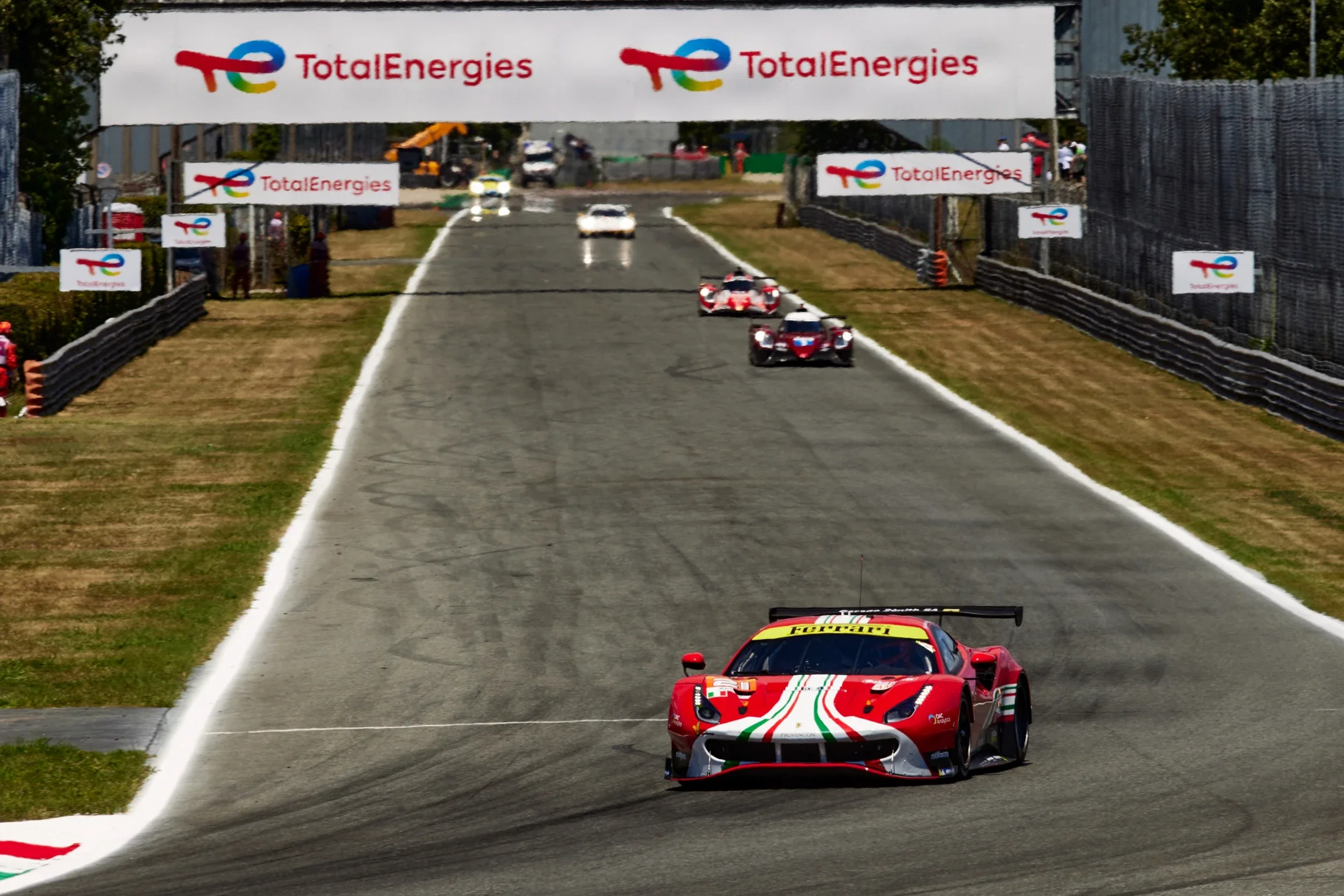 photographe automobile bourg en bresse – Reportage Team Ferrari AF CORSE 21 WEC circuit Monza Italie ligne droite