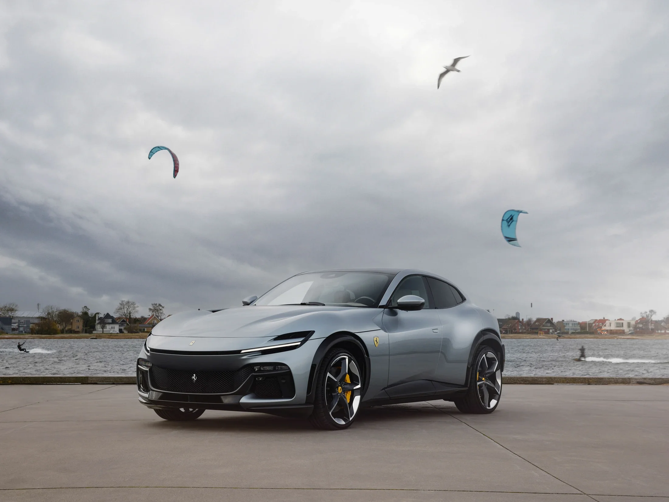 photographe automobile bourg en bresse – Ferrari West Europe réseaux sociaux communication Ferrari Purosangue gris Copenhague kitesurf mer