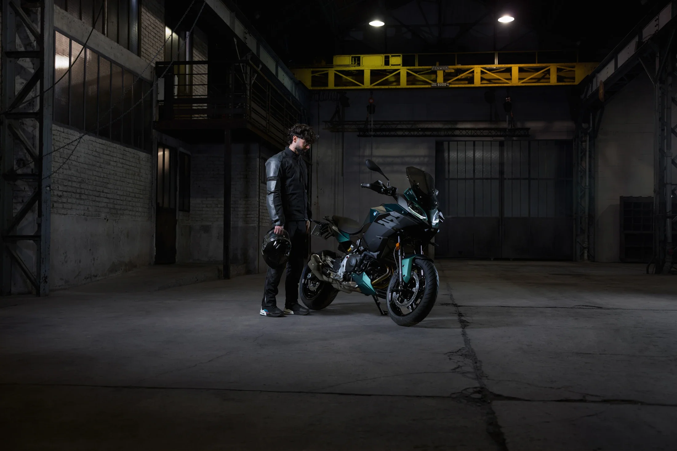 photographe automobile bourg en bresse – BMW Motorrad France moto hangar pilote