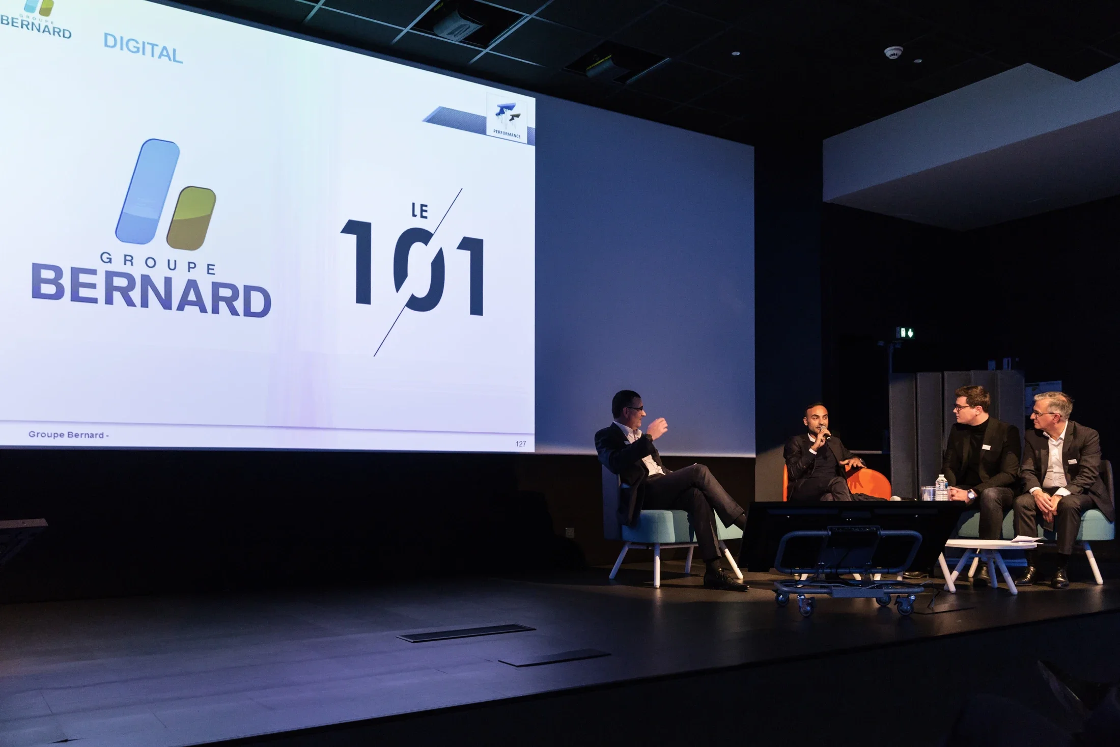 photographe évènementiel bourg en bresse – Reportage Séminaire Groupe Bernard, débat entre cadres du groupe