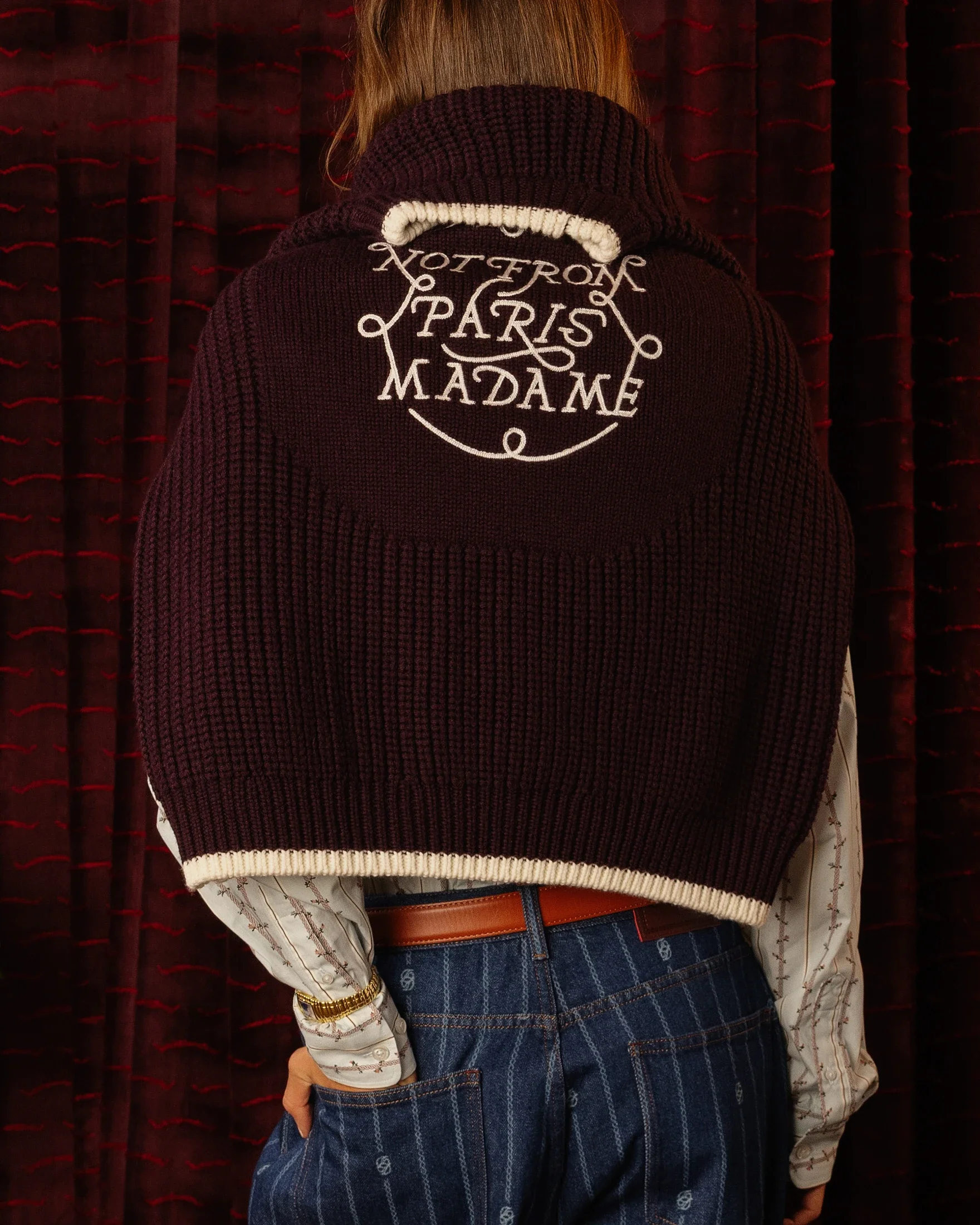 photographe e-commerce bourg en bresse – Lookbook FW25 Drôle de Monsieur Mili Pinero détail restaurant mondaine