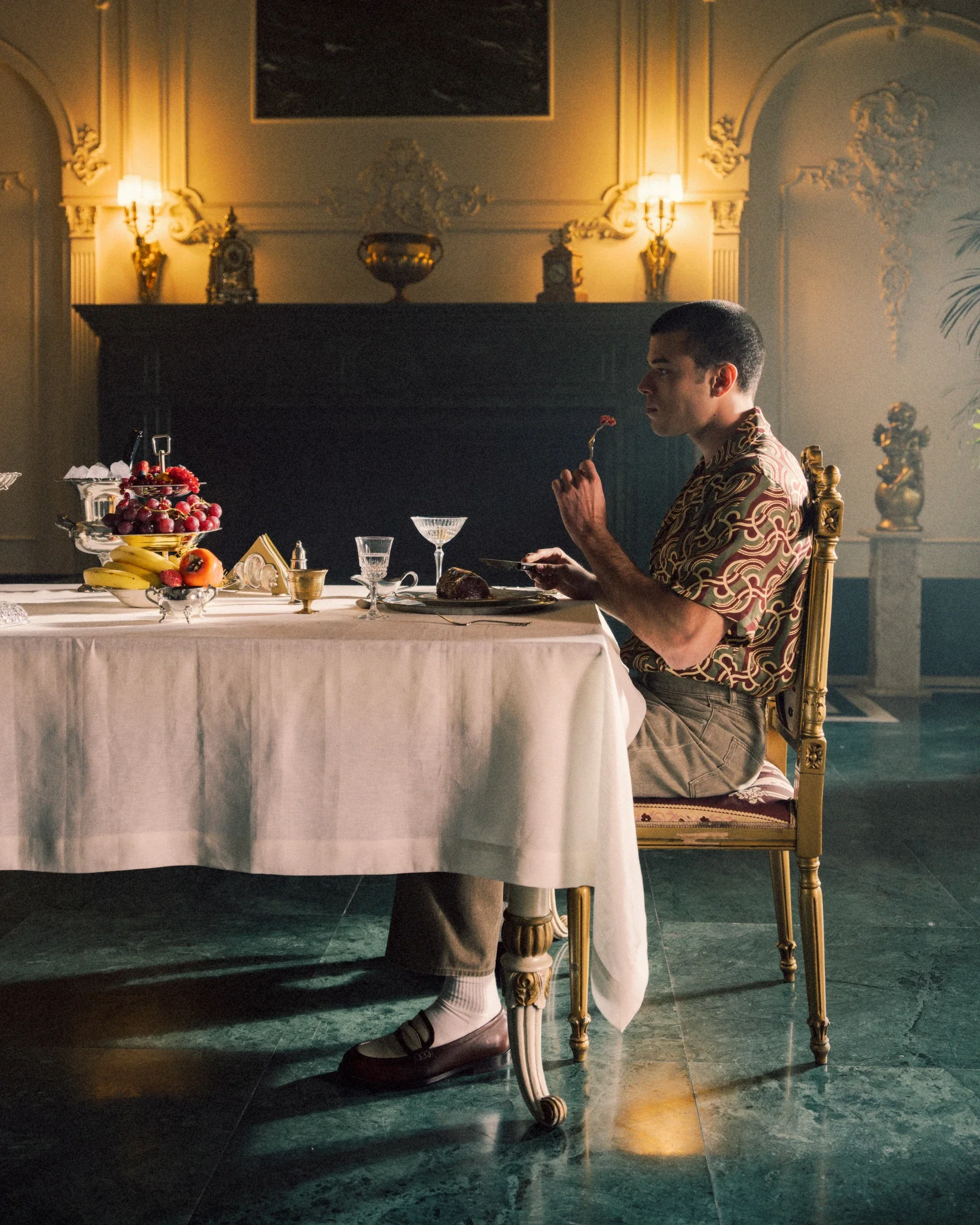 photographe e-commerce bourg en bresse – Lookbook Drôle de Monsieur Film Il Leone, acteur Luca Fersko mange en tête à tête avec son père