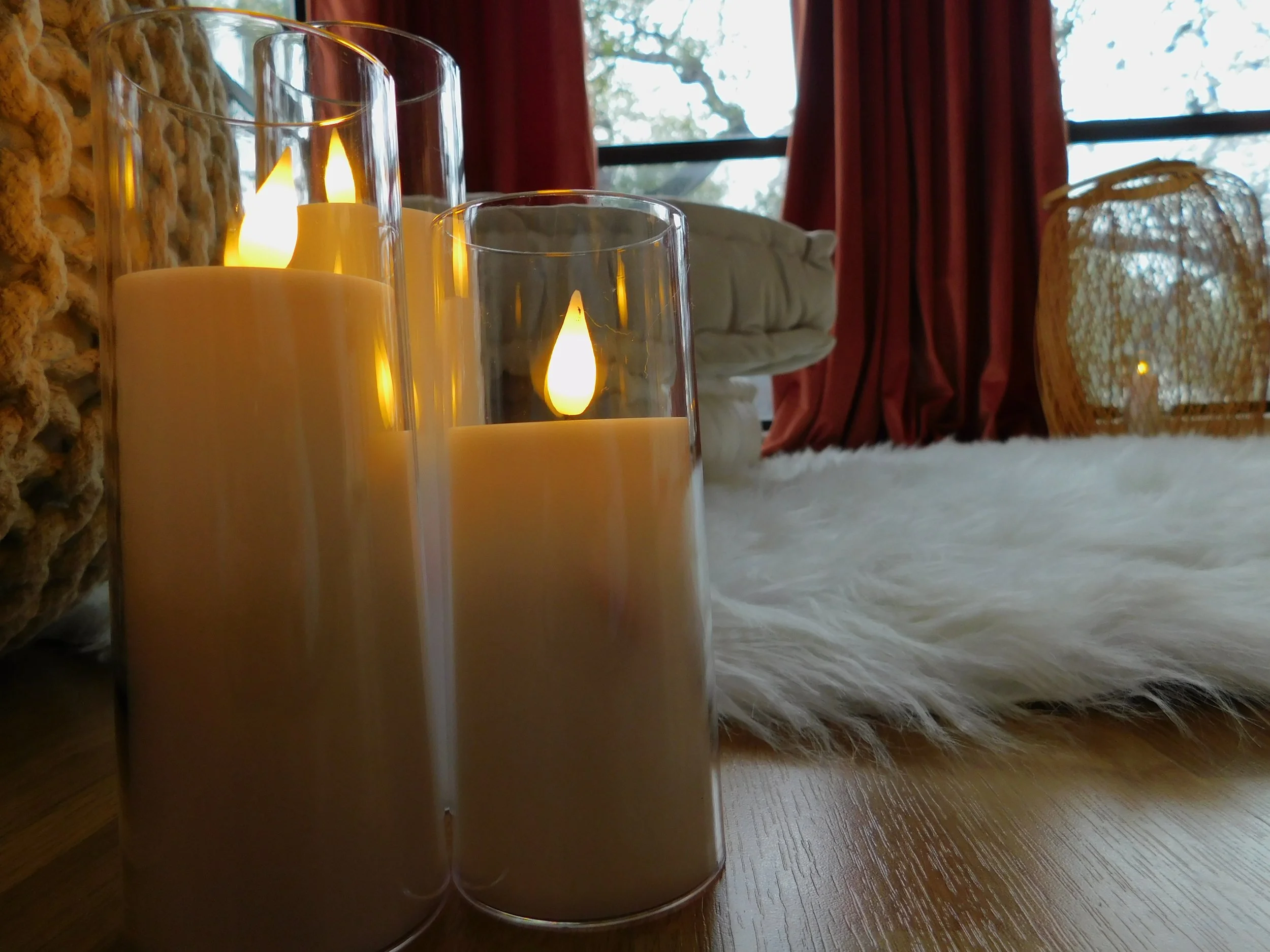 luziatherapysuites-suite-a-meditation-corner-candles-fuzzy-rug.JPG