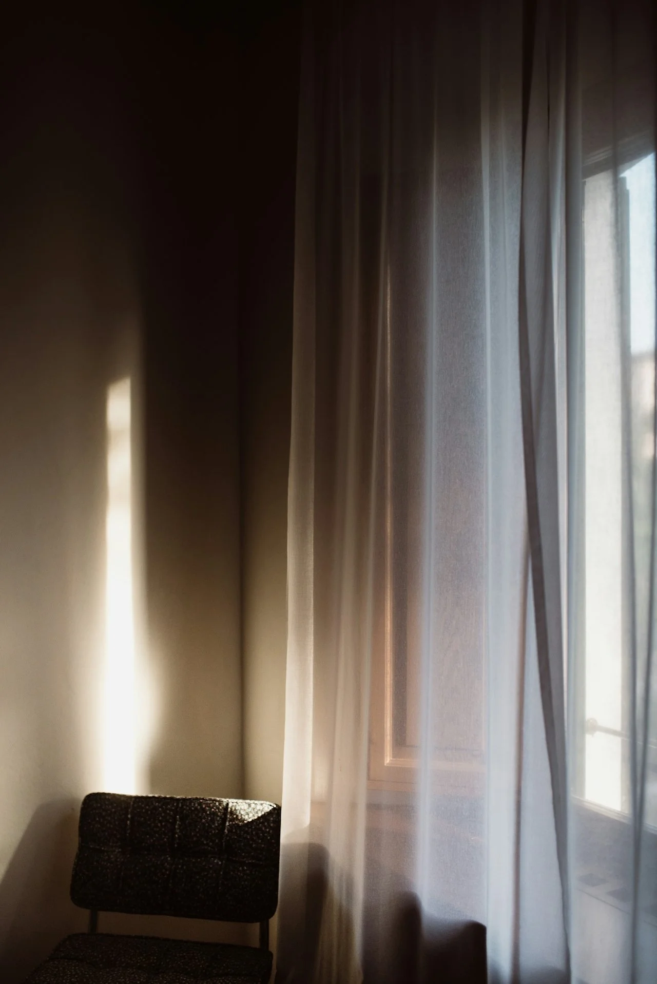 Natural lighting and soft shadows exhibits a calming environment found at Luzia Therapy Suites in North Central San Antonio.