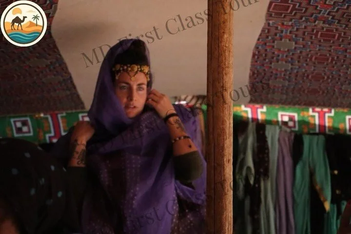 In Adrar, local women are the heart of tradition and culture. With pride and skill, they sell handmade products&mdash;woven fabrics, jewelry, perfumes, and traditional items&mdash;each carrying a story of the desert and its people. Tourists from arou