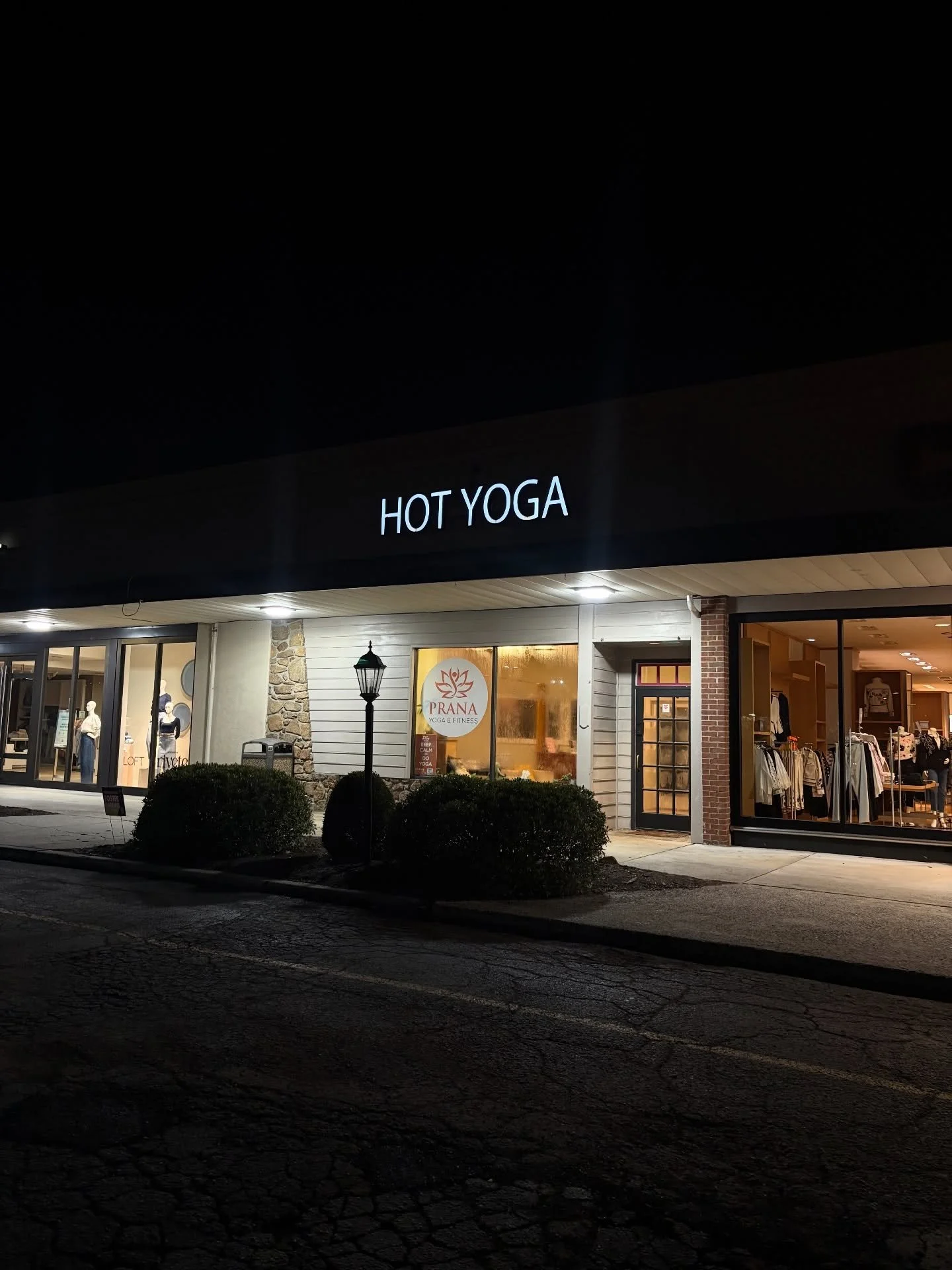 Snow storm incoming! Since we&rsquo;re not sure what the conditions are going to look like over this weekend, please double check your walla apps before heading out to the studio to see if classes have been canceled due to safety reasons 🌨️ we will 