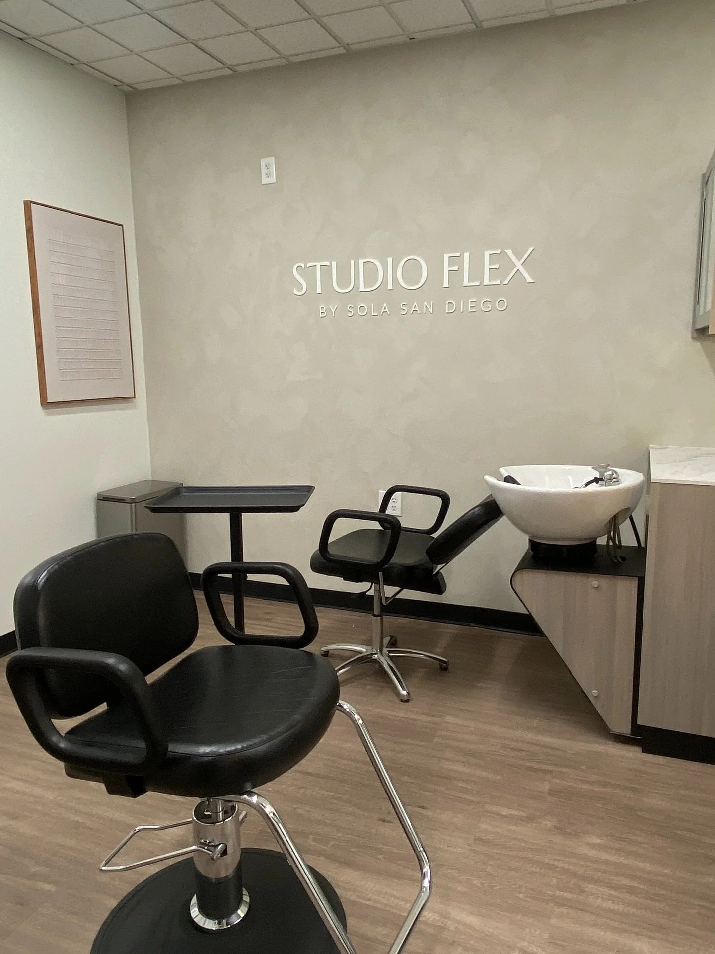 STUDIO FLEX for part-time hairstylists (1-2 days per week) 🔑 SAN MARCOS, OTAY RANCH, LA MESA, CARMEL MT RANCH, MISSION VALLEY 📍

⭐️ Professional Design
⭐️ $400 /month ($500 Fri-Sat)
⭐️ Backbar, towels, utilities/wifi and liability insurance include