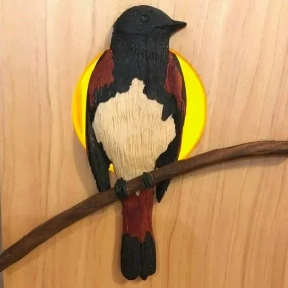 Eastern Towhee lantern