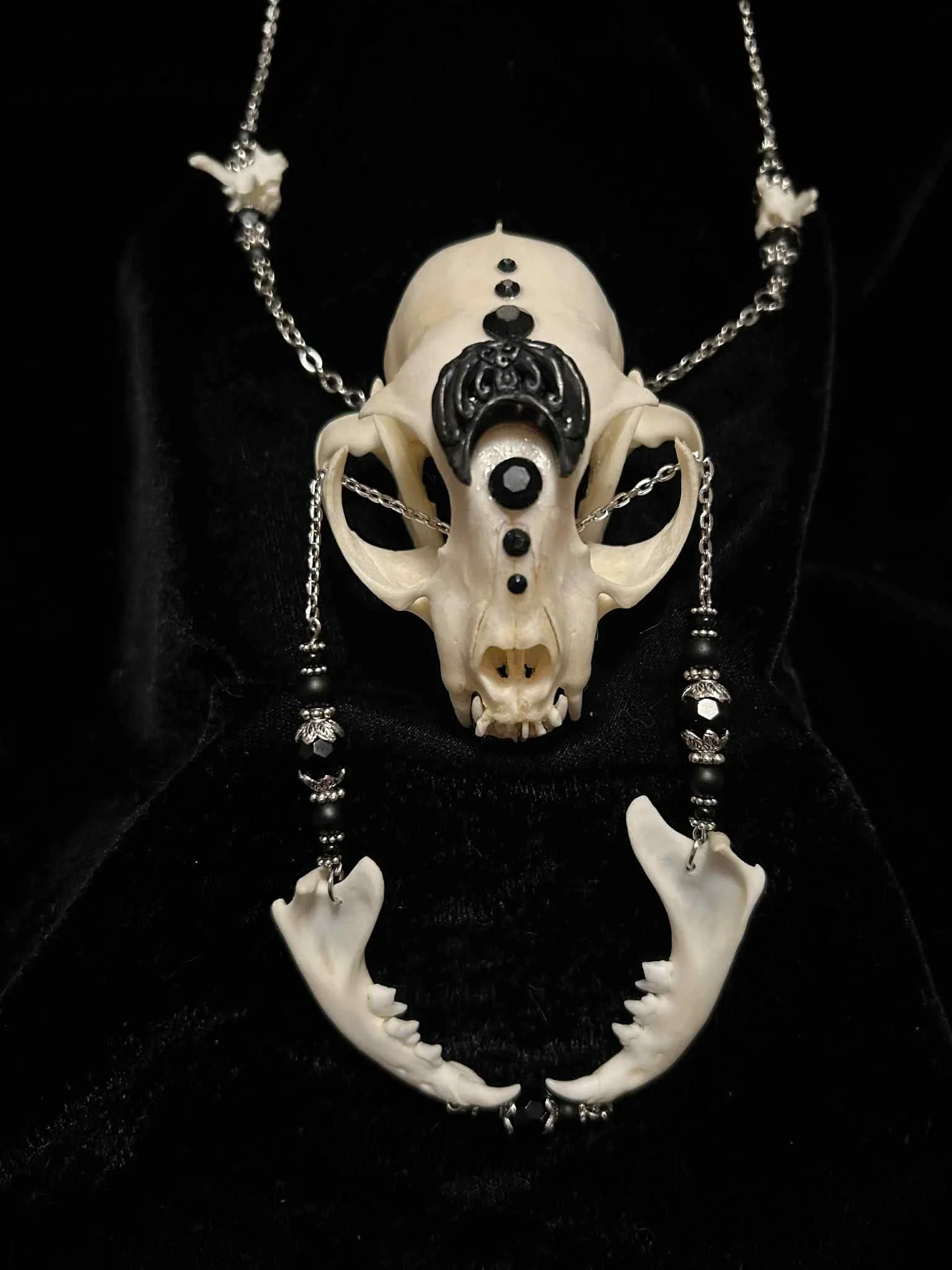 conjurer necklace.jpg