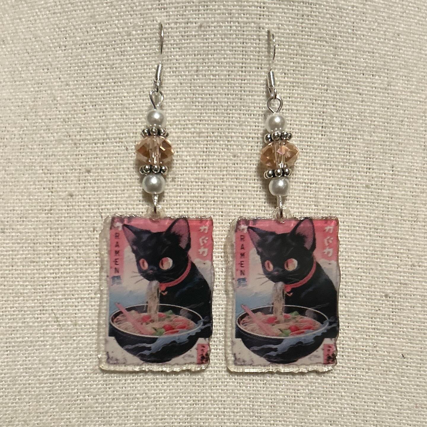 Noodle loving kitty pendant with pink glass beads and faux pearls.