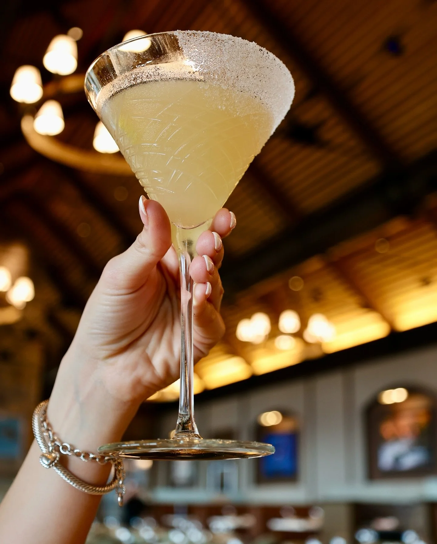 What does a perfect evening taste like? 🍋The Jalisco Lemon Drop. 

This drink balances citrus, sweetness, and subtle botanicals in every sip. Perfect for tonight, or any night.

Reserve your spot or grab a seat at the bar! Full beverage menu at rive