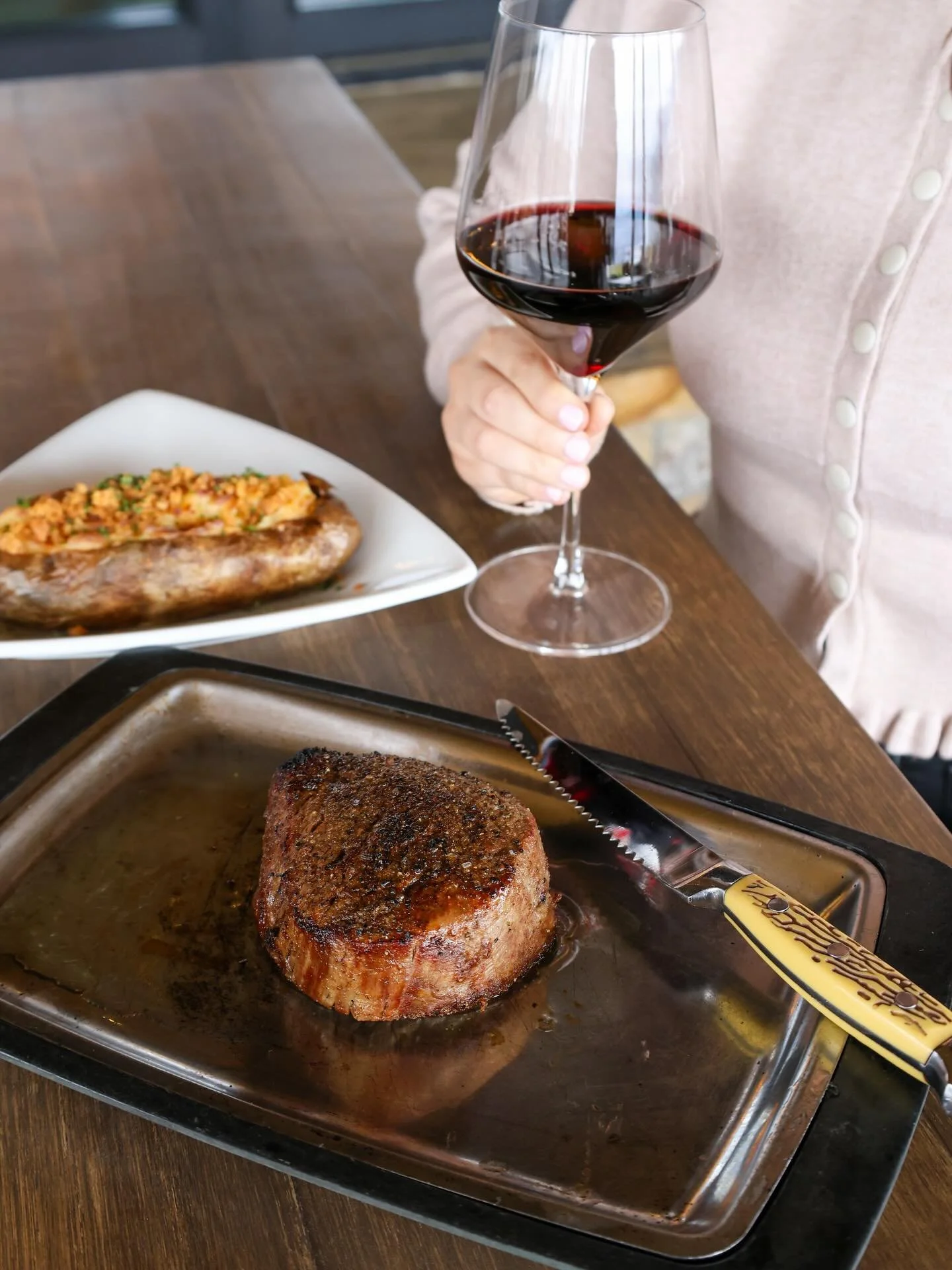 Need plans? Look no further.

At Riverdance, our custom-aged Midwestern beef is prepared in an 1800&deg; oven for that perfect sear and rich flavor. Pair it with a twice-baked potato and you&rsquo;ve got a dinner worth planning around.

From ribeye t