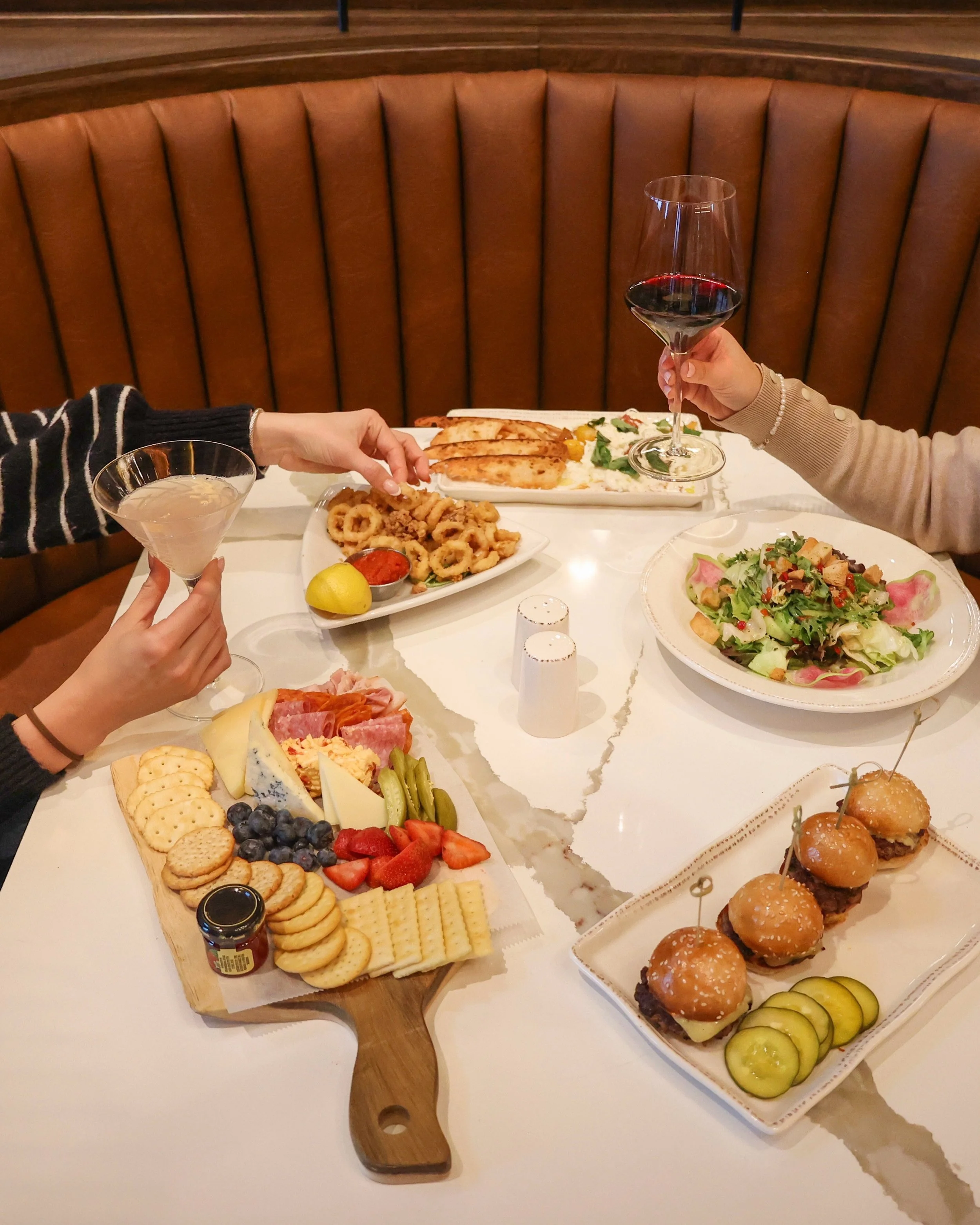 Tonight calls for Dinner &amp; Drinks with the girls. 🌄🥂

An unforgettable dining experience awaits at Riverdance. From freshly prepared dishes to handcrafted cocktails and an extensive wine selection, every detail is designed for a night well spen