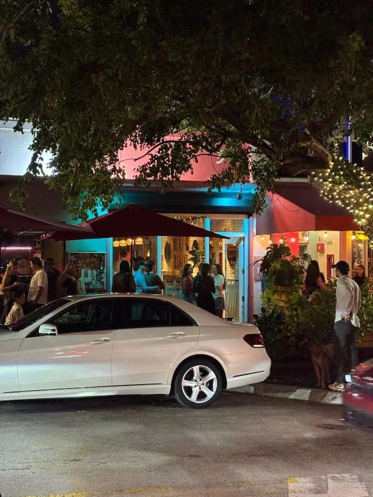 @sipapa.3190 The only spot in Miami where you can walk in, order a big portion of lasagna for $15, and pair it with a glass of vino 🍷.