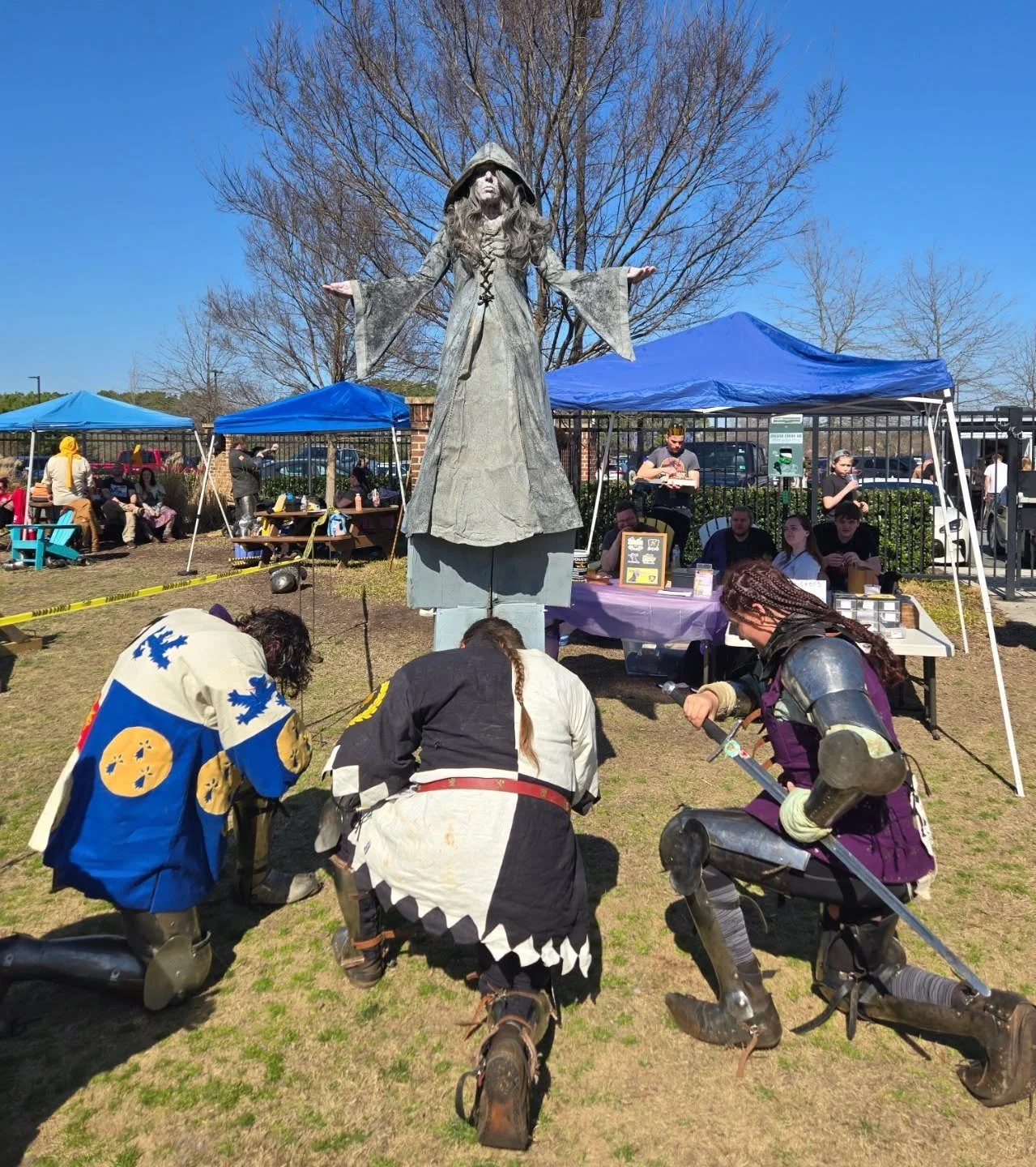 New character unlocked. Meet our living Stone Statue. Her eyes will gladly meet yours, but only for the select few will she move. She raised her hands to honor these knights after they fought valiantly. 

#livingstatue #knights #Renaissance #liveente