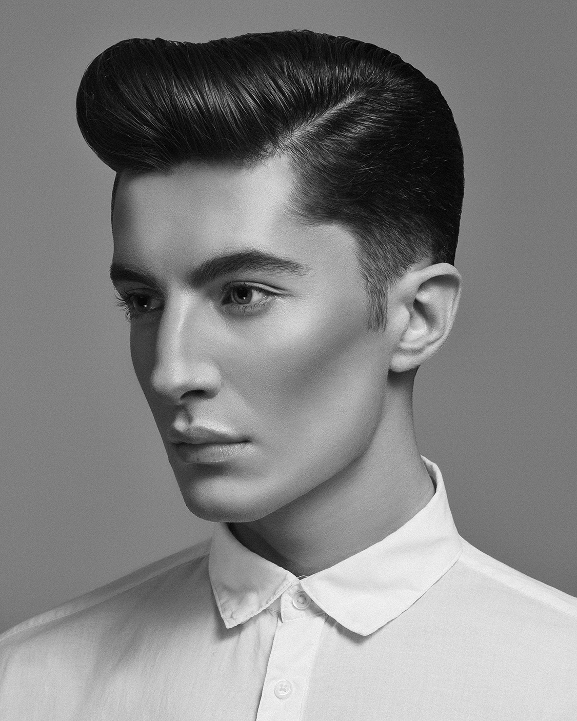 Short precision haircut by Gogasus, black and white editorial portrait