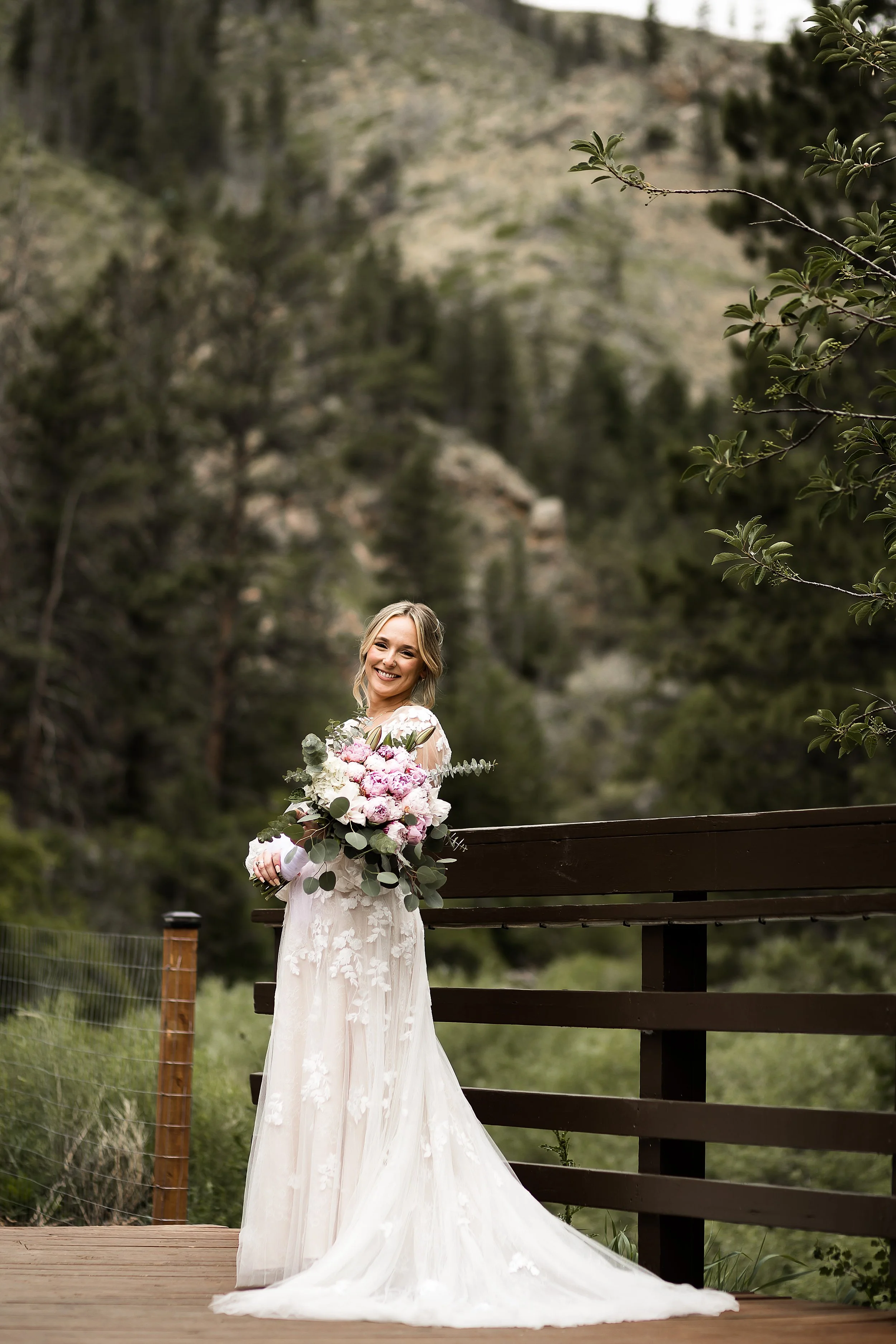 Summer Wedding at The Mishawaka Amphitheater_0010.jpg