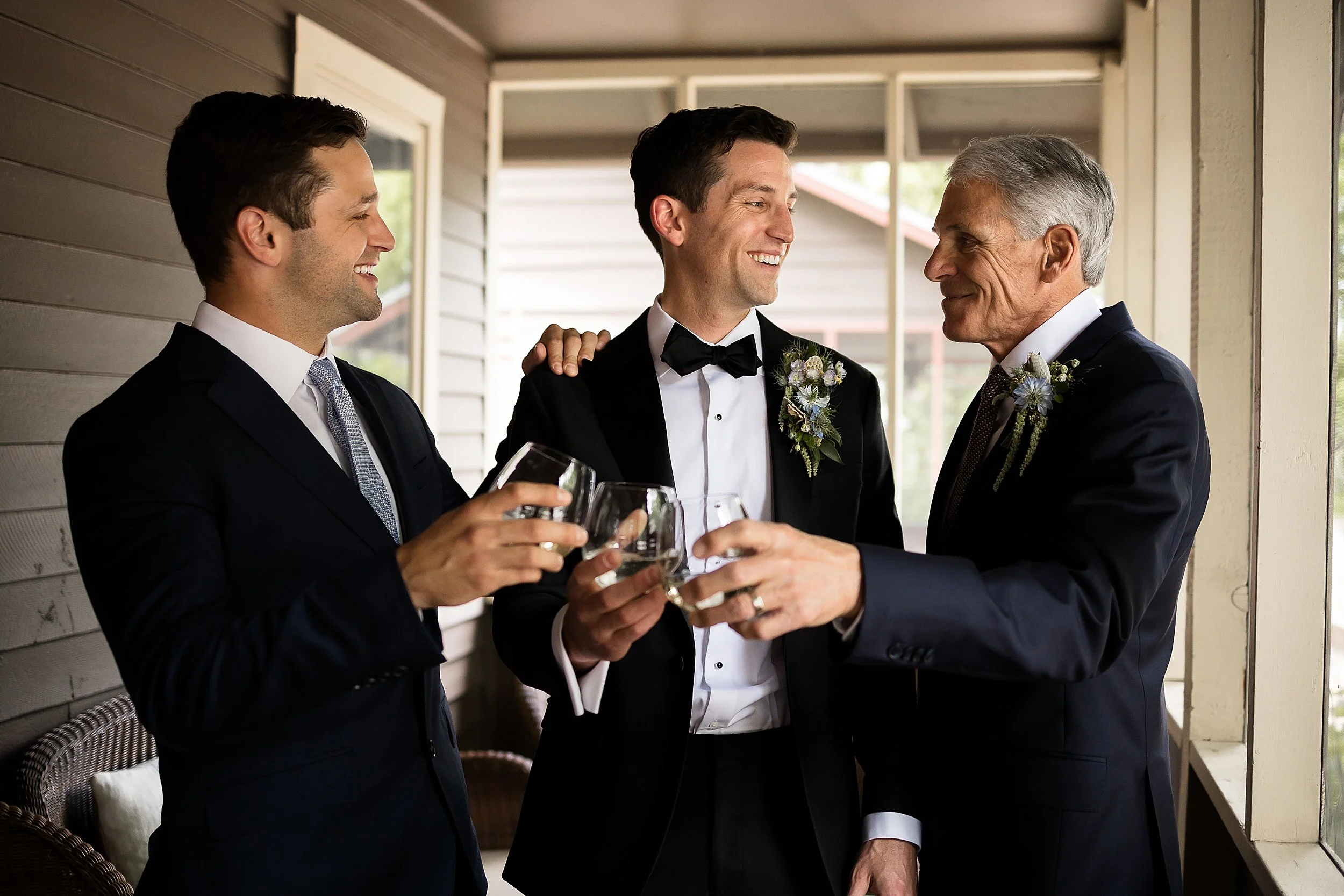 boulder-colorado-elopement-with-guests-at-the-halfway-house_0017.jpg
