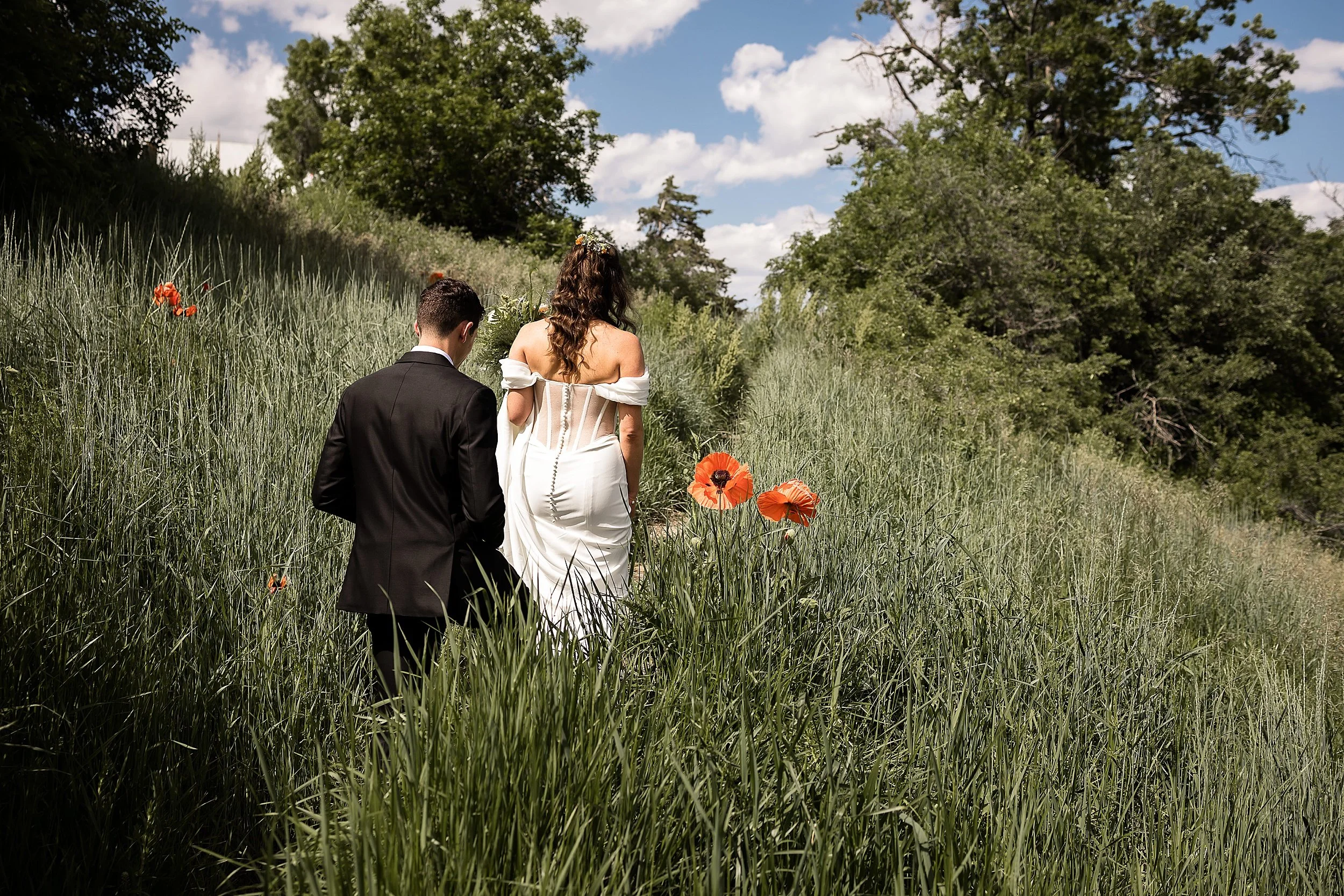 boulder-colorado-elopement-with-guests-at-the-halfway-house_0052.jpg