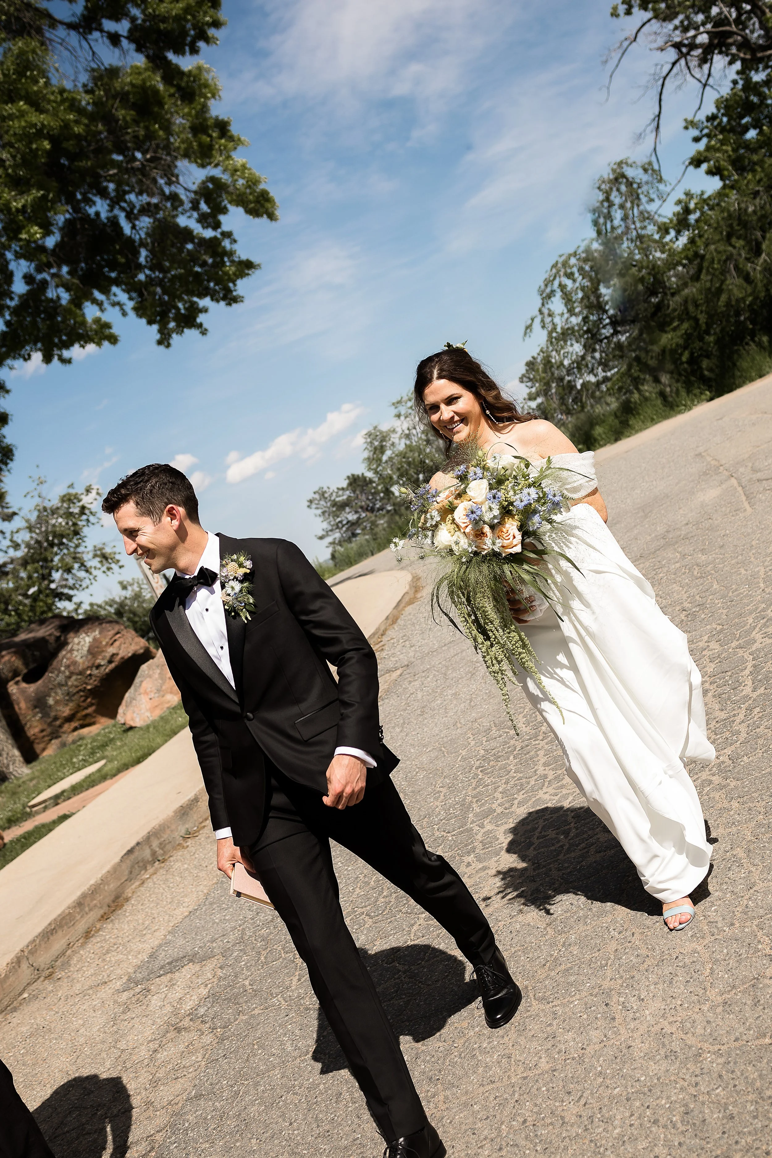 boulder-colorado-elopement-with-guests-at-the-halfway-house_0053.jpg