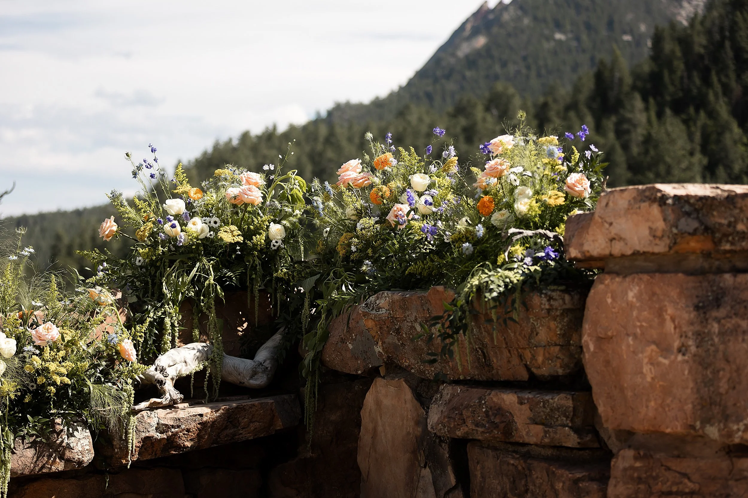 boulder-colorado-elopement-with-guests-at-the-halfway-house_0057.jpg