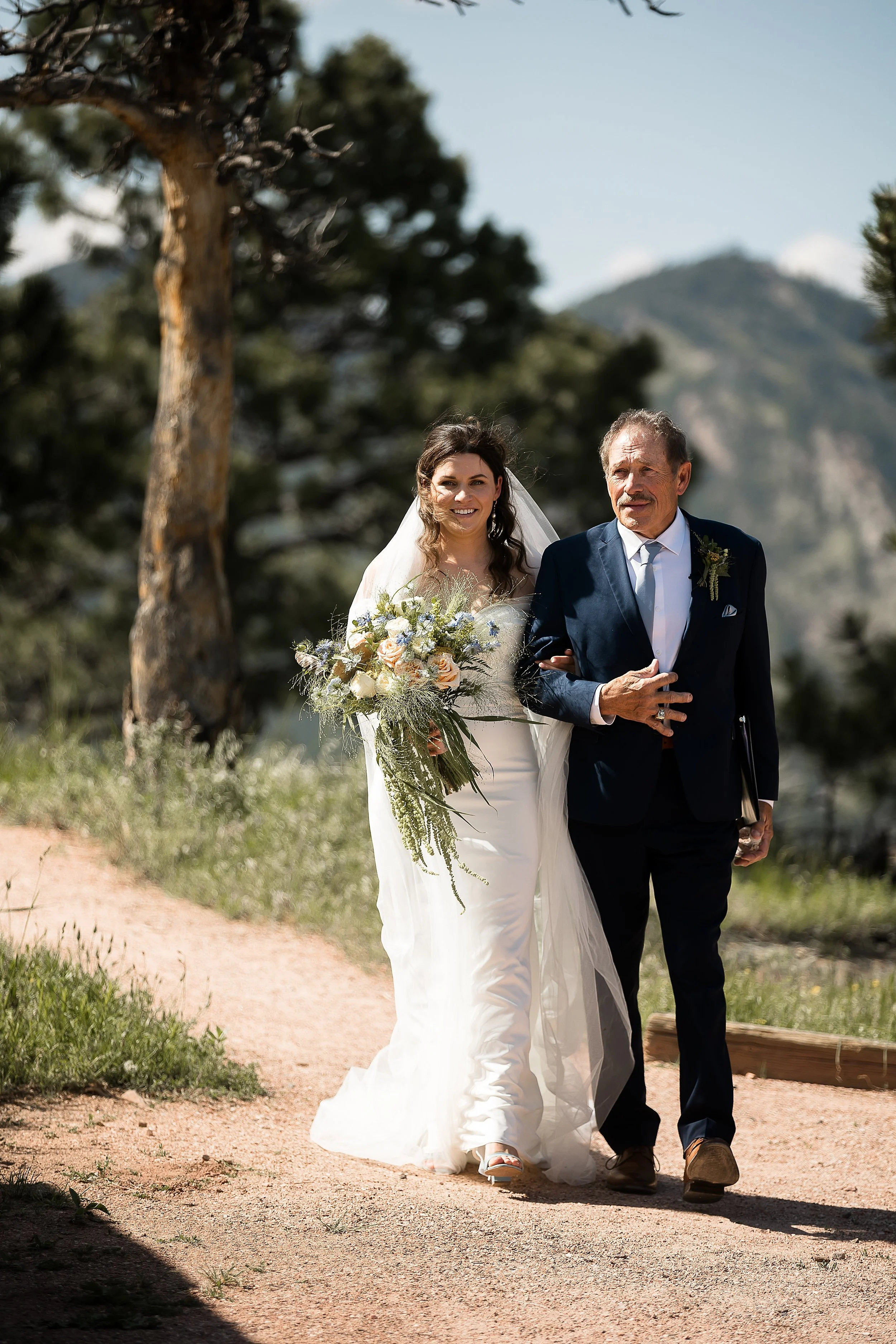 boulder-colorado-elopement-with-guests-at-the-halfway-house_0059.jpg
