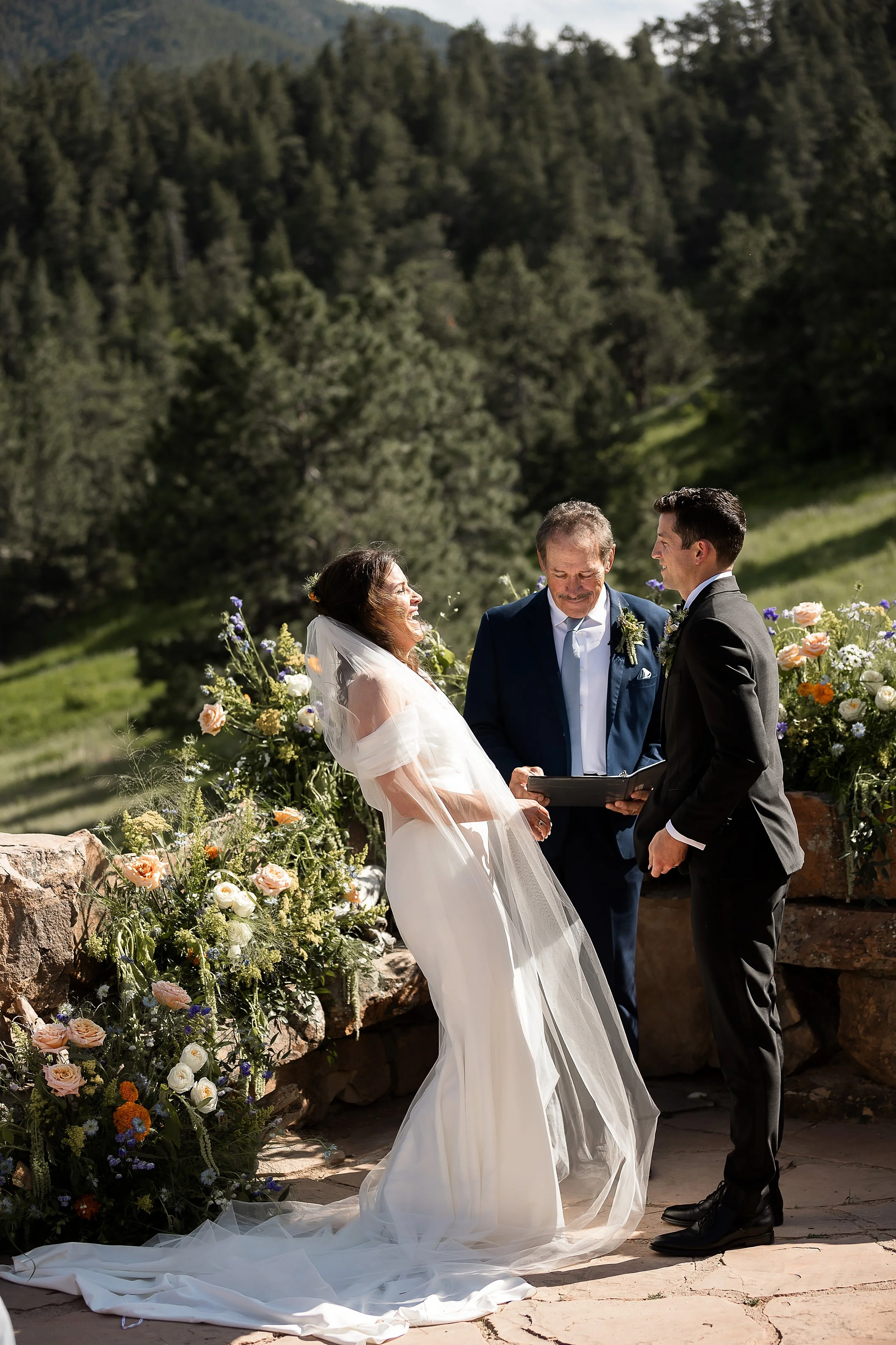 boulder-colorado-elopement-with-guests-at-the-halfway-house_0072.jpg